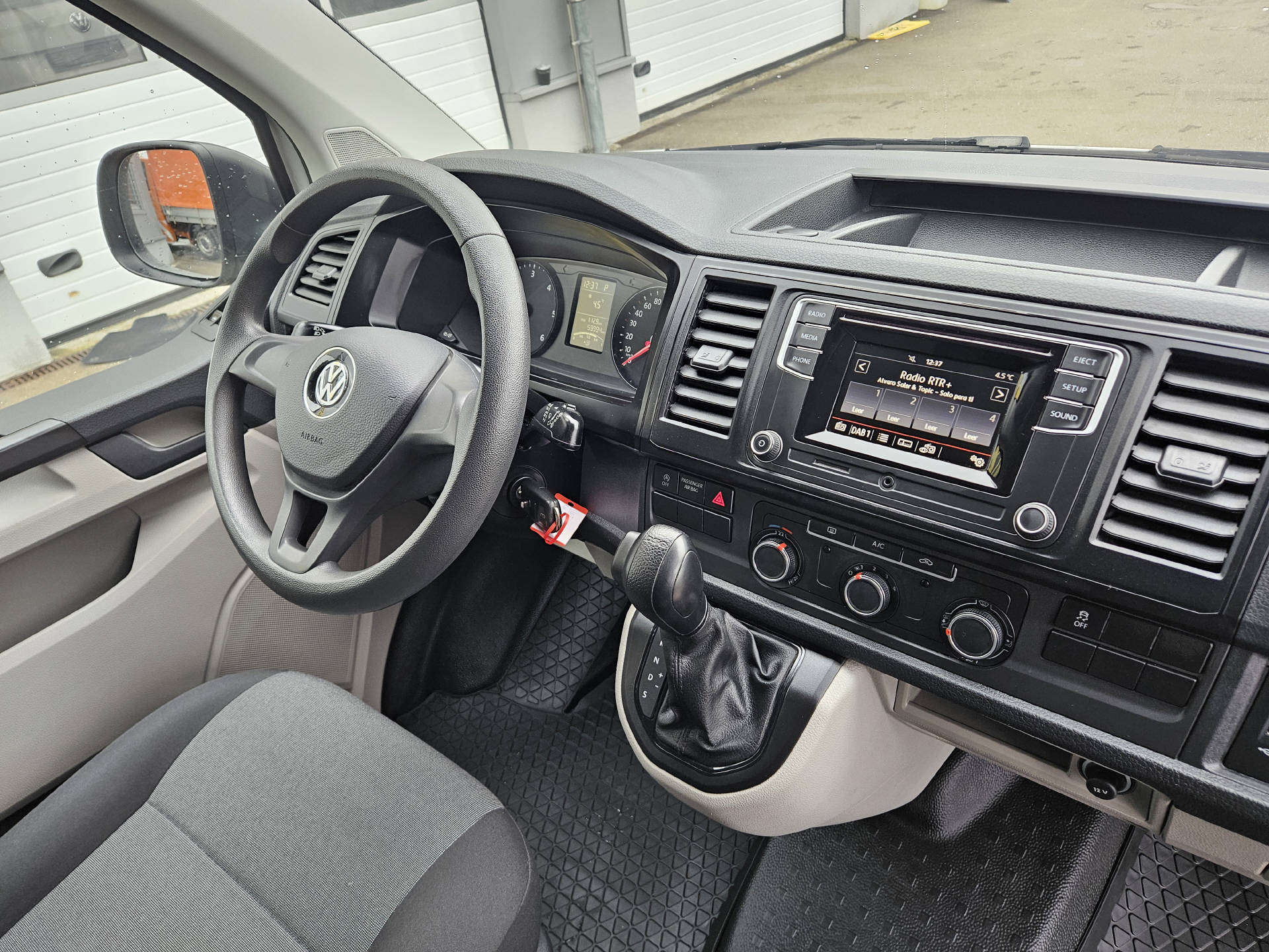 VW T6 Kaw. 3400 2.0 TDI 150 DSG 4motion * Anhängerkupplung * Nutzlast von 1'022KG * Frisch ab MFK *-image-16