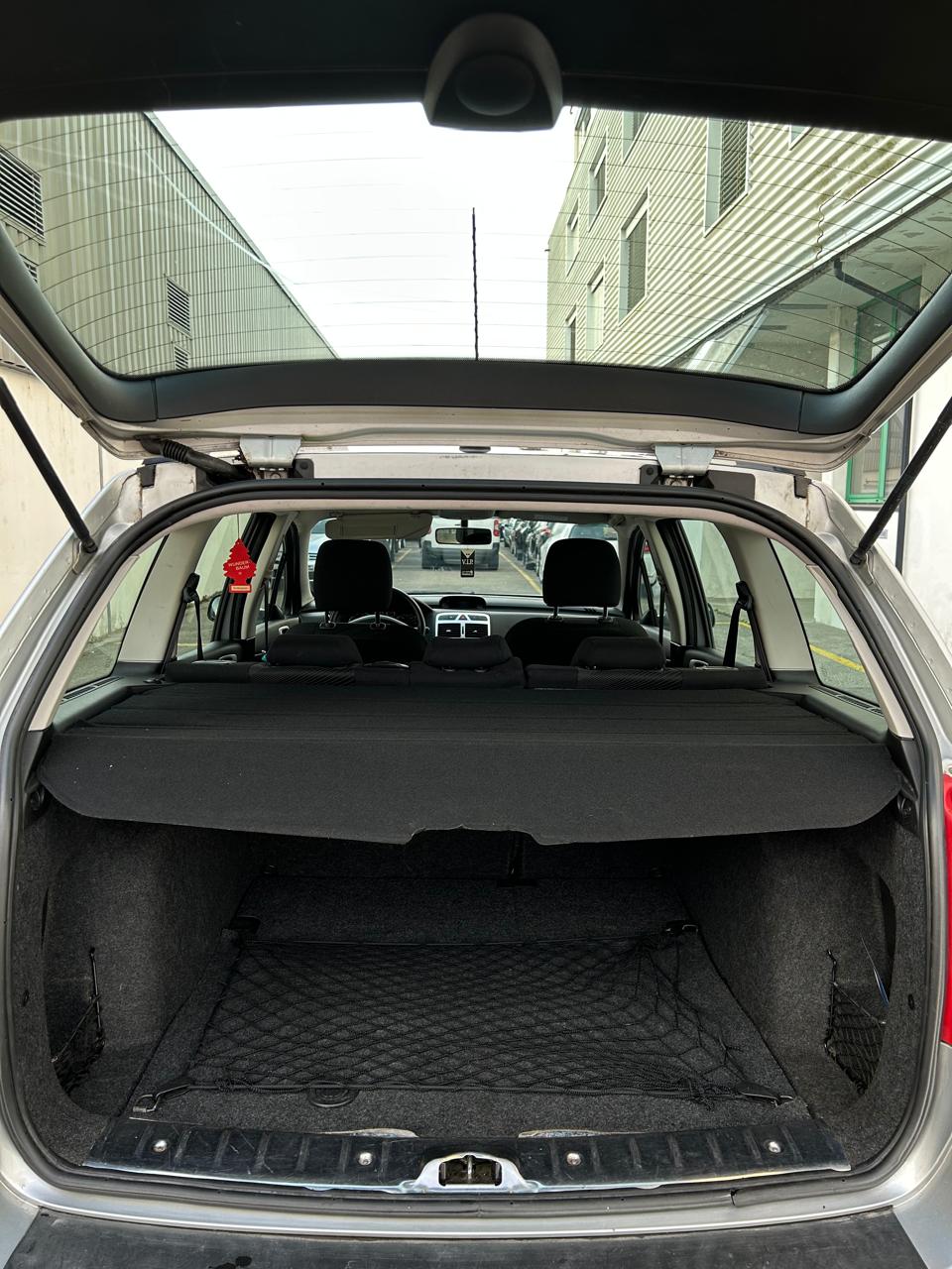 PEUGEOT 307 SW 2.0 HDI Platinum Edition-image-9