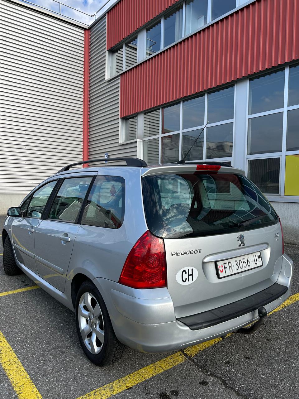 PEUGEOT 307 SW 2.0 HDI Platinum Edition-image-3
