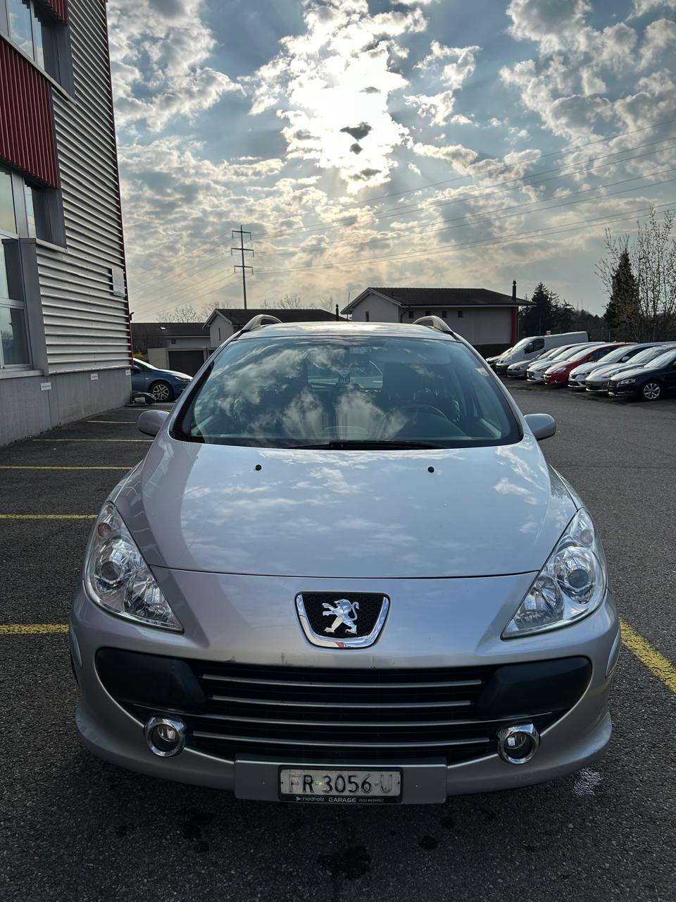 PEUGEOT 307 SW 2.0 HDI Platinum Edition-image-1