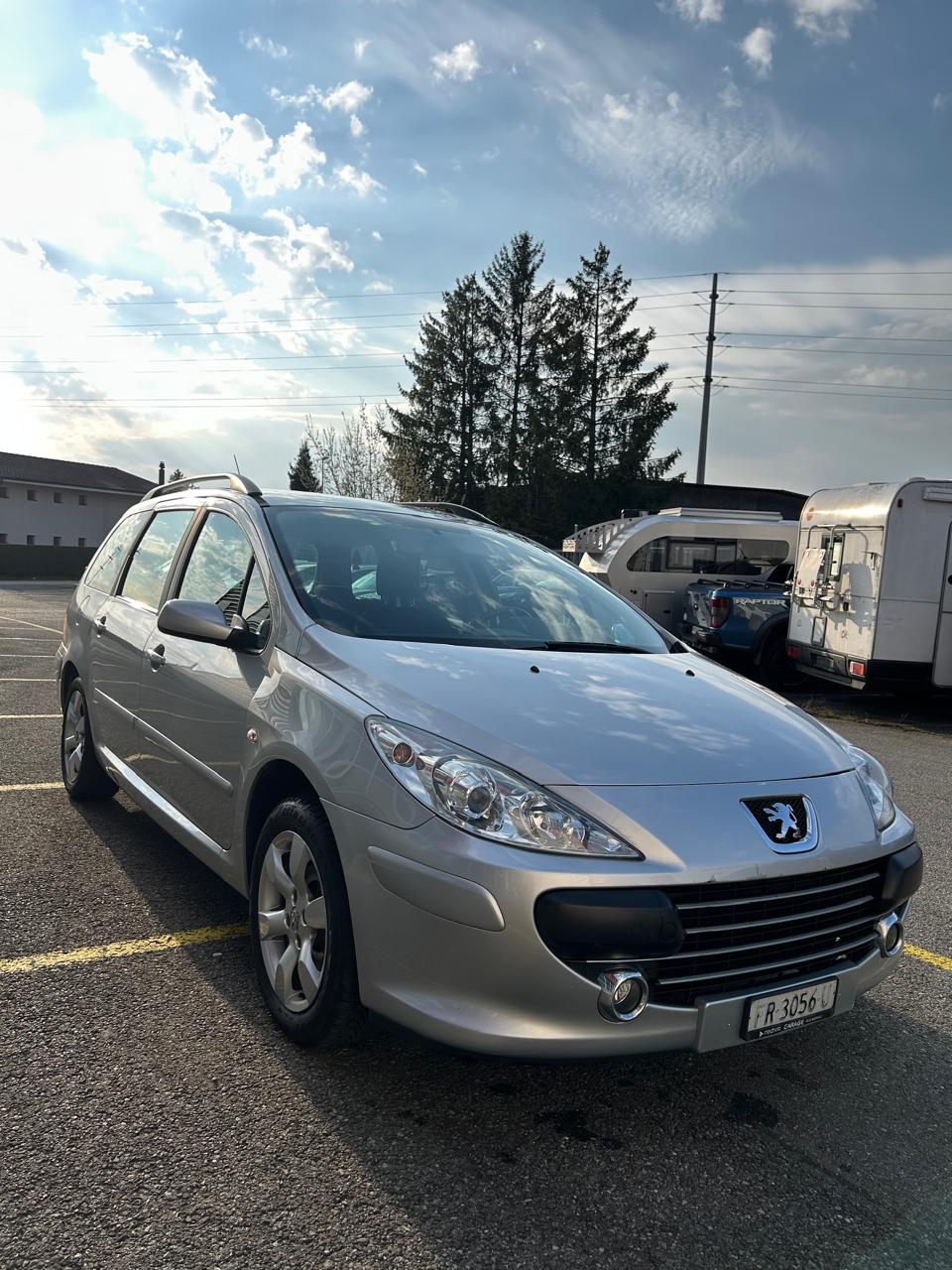 PEUGEOT 307 SW 2.0 HDI Platinum Edition-image-2