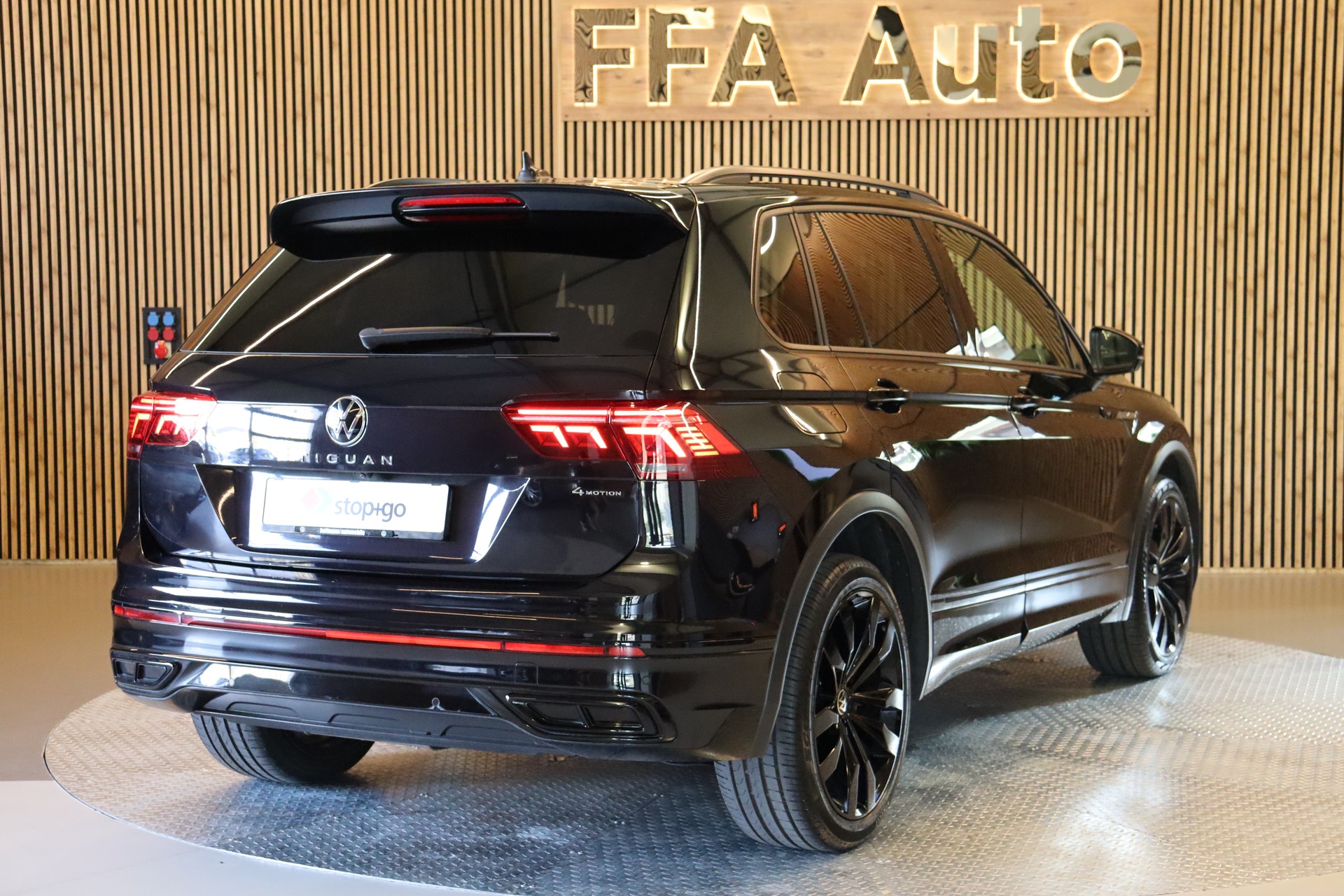 VW Tiguan 2.0 TDI SCR R-Line DSG-image-4