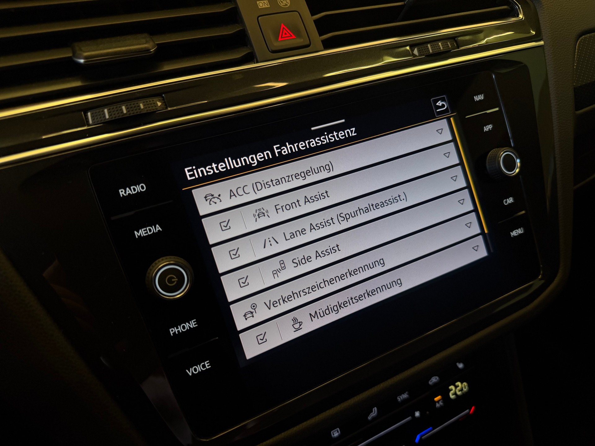 VW Tiguan 2.0 TDI SCR R-Line DSG-image-17