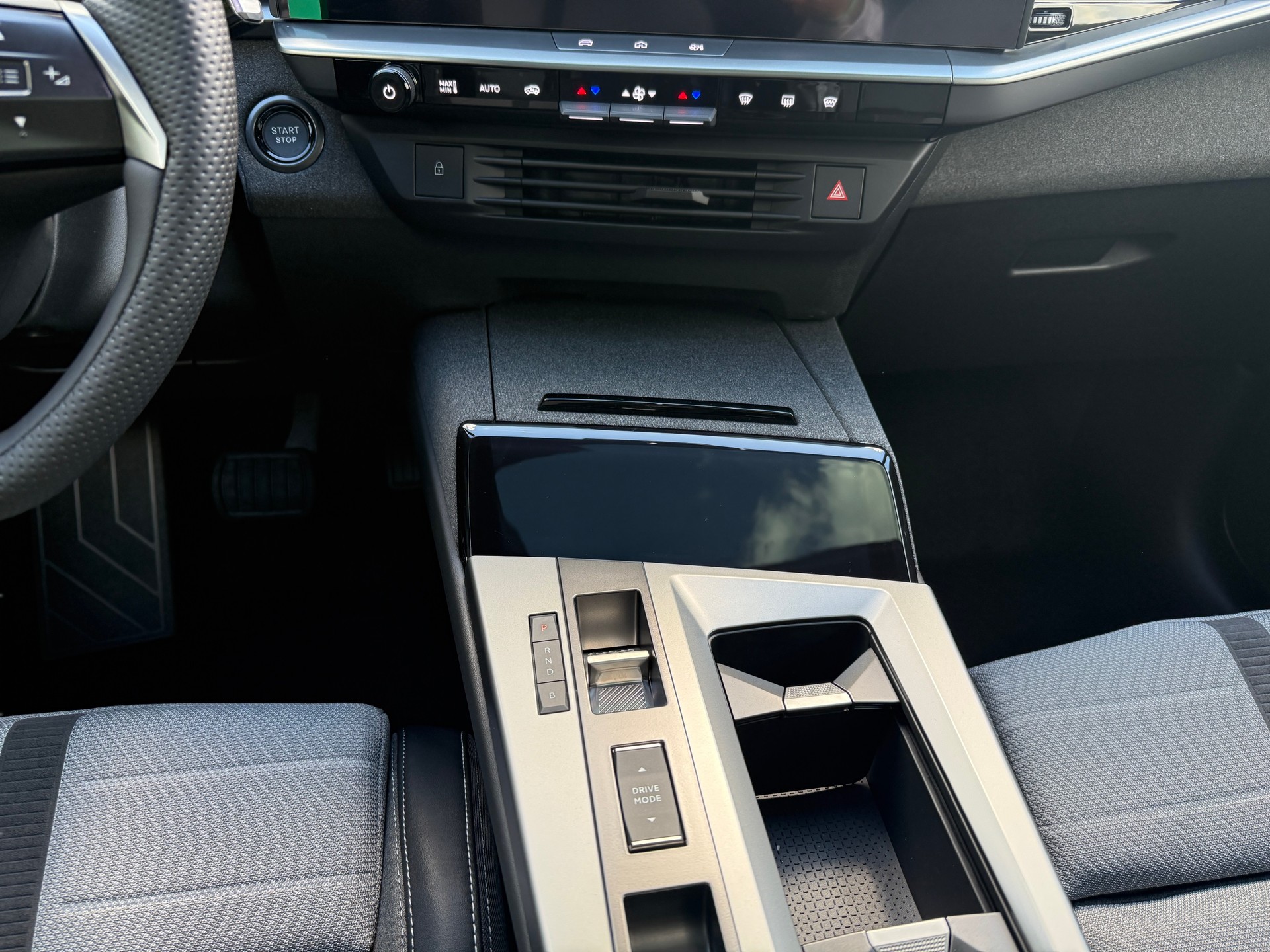 OPEL Grandland ULTIMATE 1.6PHEV eDCT-image-14