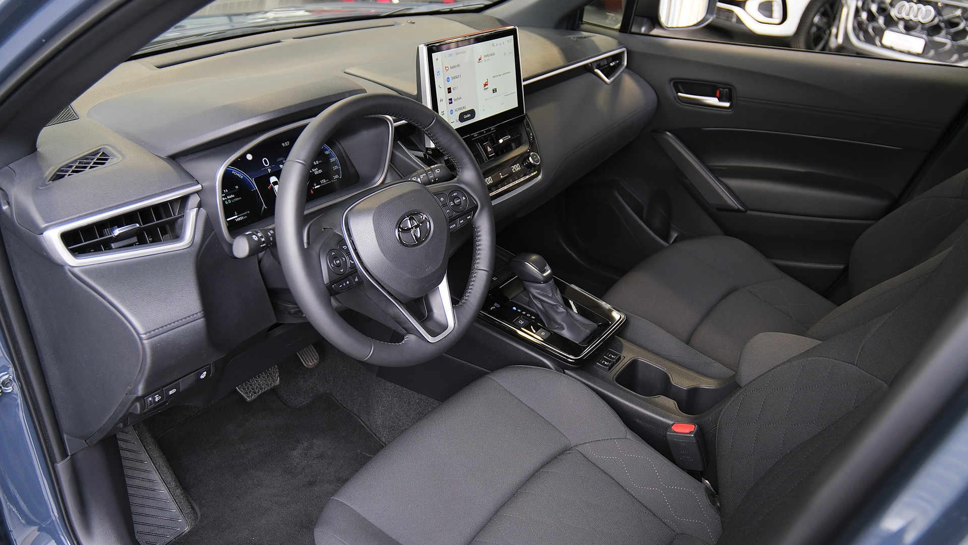 TOYOTA Corolla Cross 2.0 Trend e-CVT-showroom-element-2