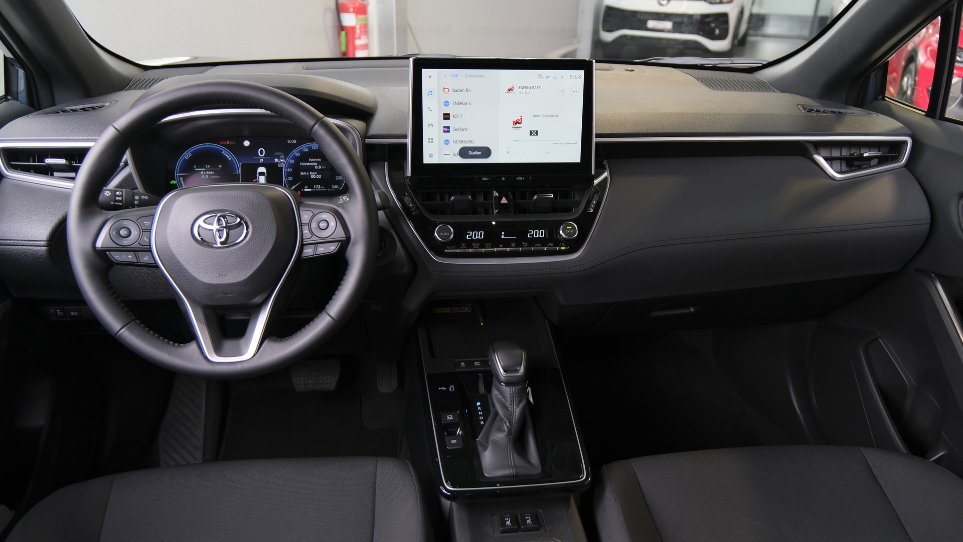 TOYOTA Corolla Cross 2.0 Trend e-CVT-showroom-element-3