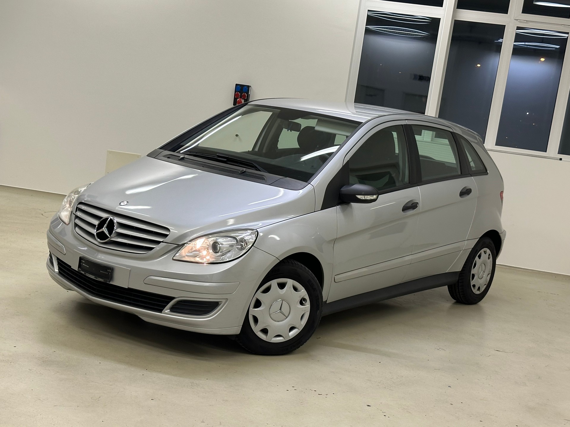 MERCEDES-BENZ B 170 (B180) Automat-showroom-element-2
