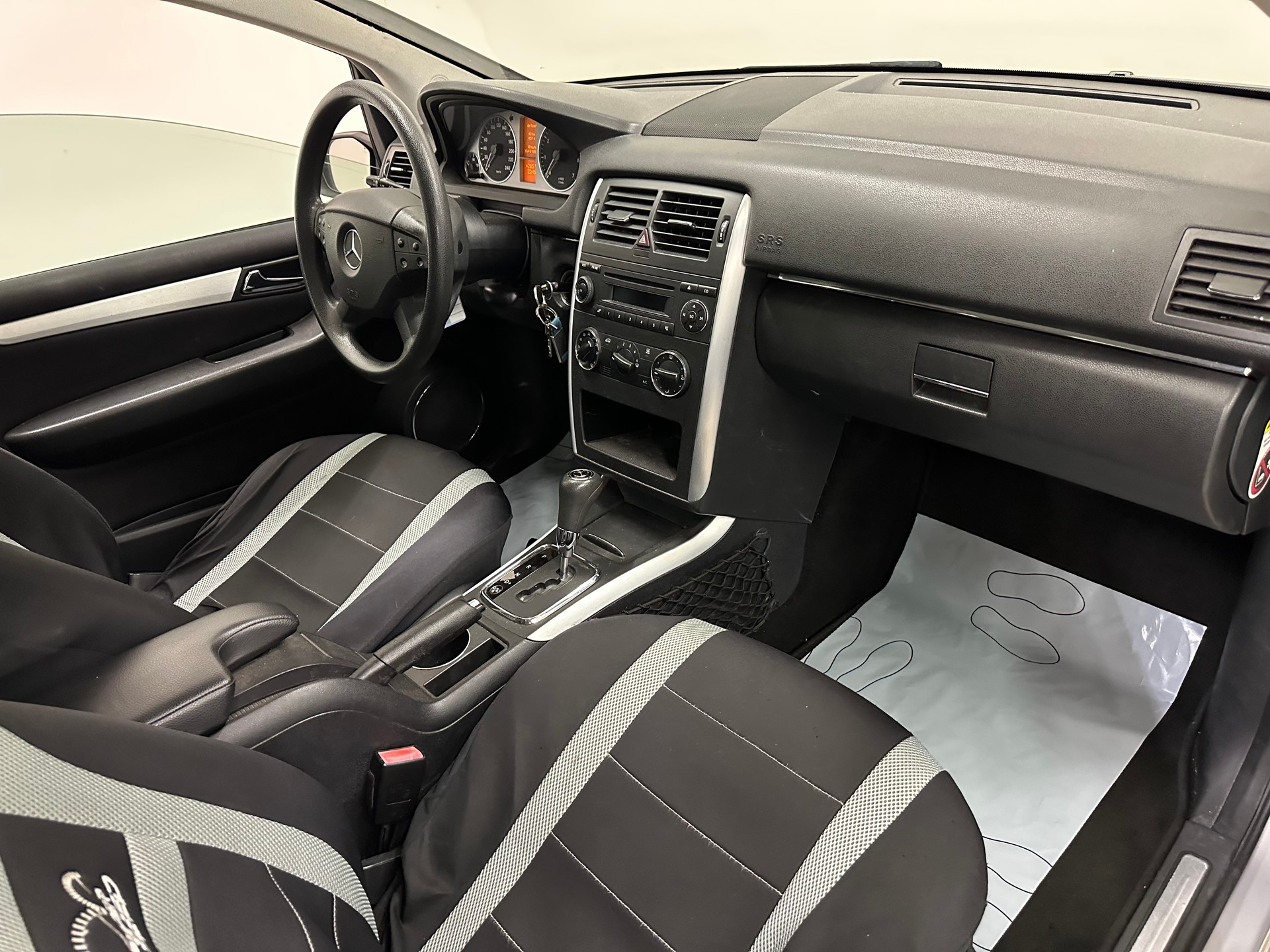 MERCEDES-BENZ B 170 (B180) Automat-image-10
