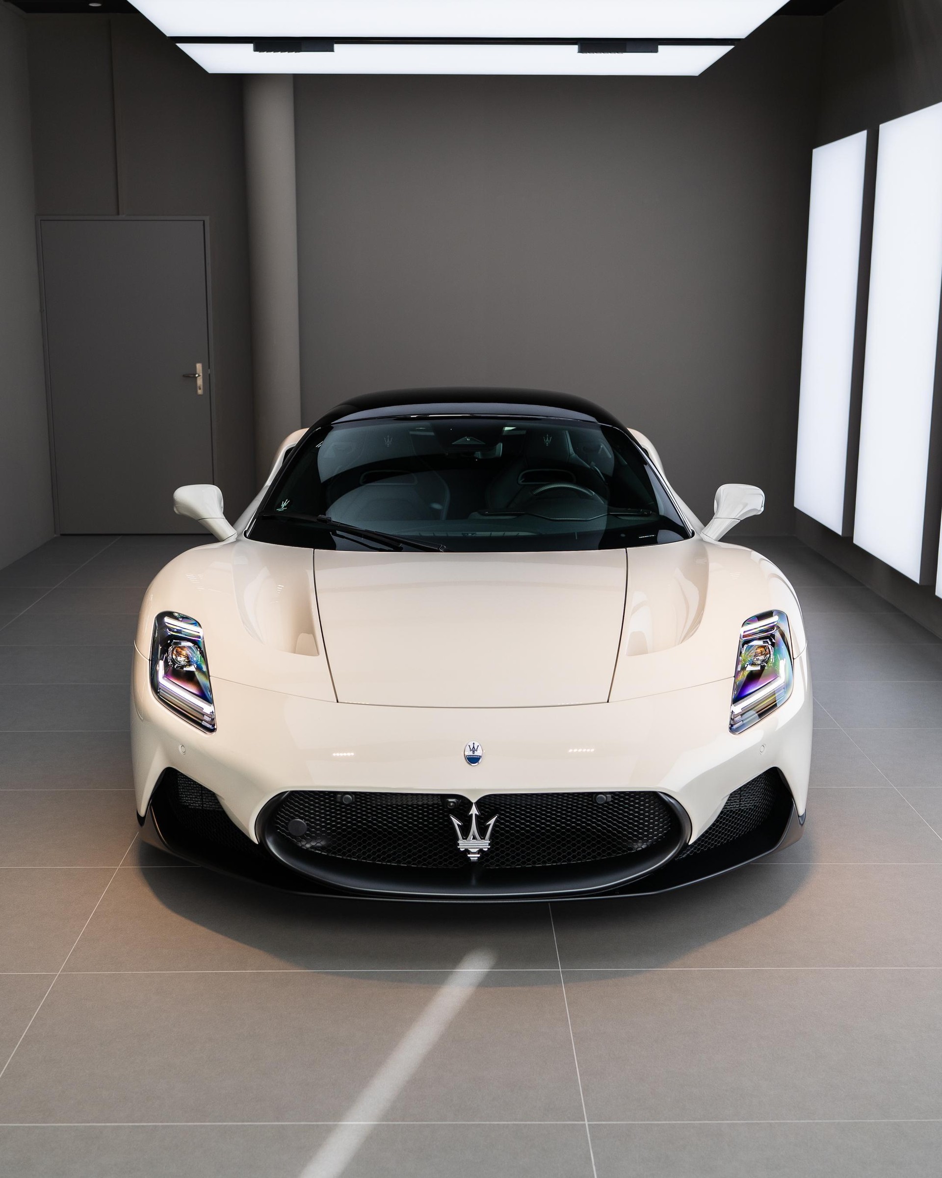 MASERATI MC20 - Bianco Alabastro FUORISERIE