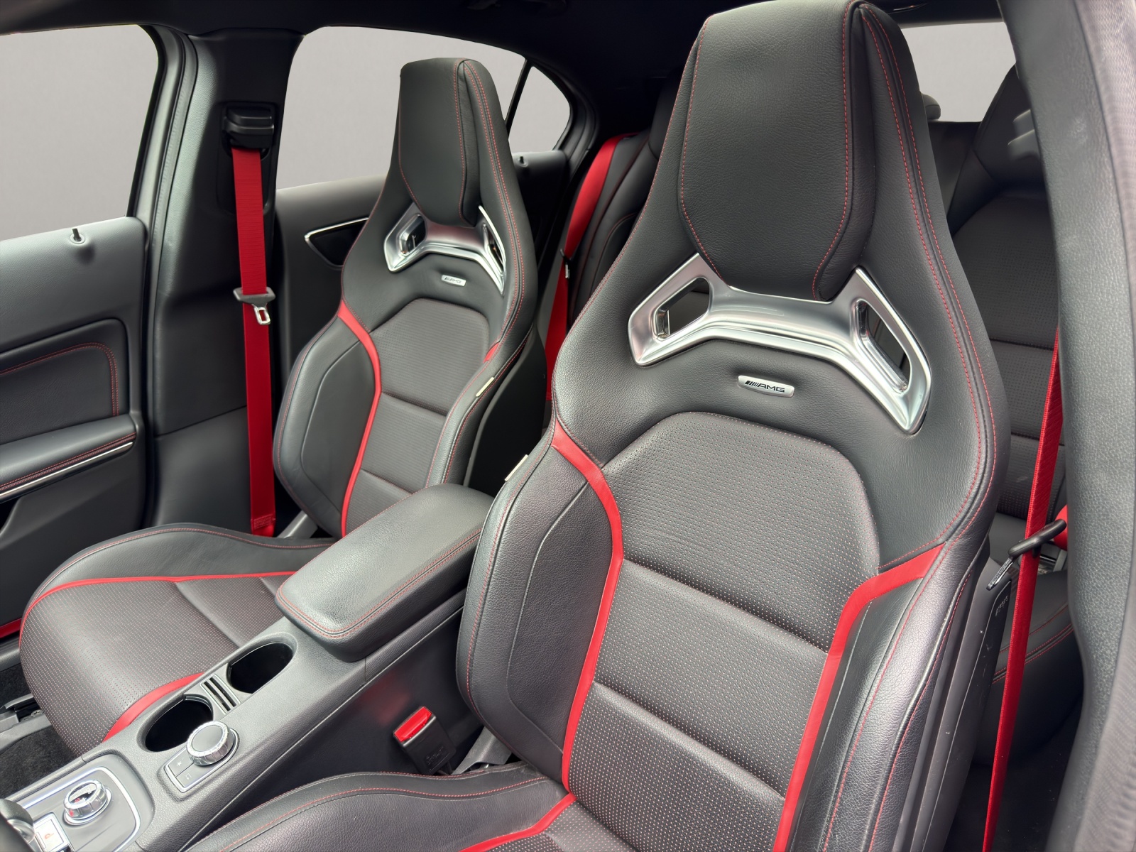 MERCEDES-BENZ A 45 AMG 4m-image-13