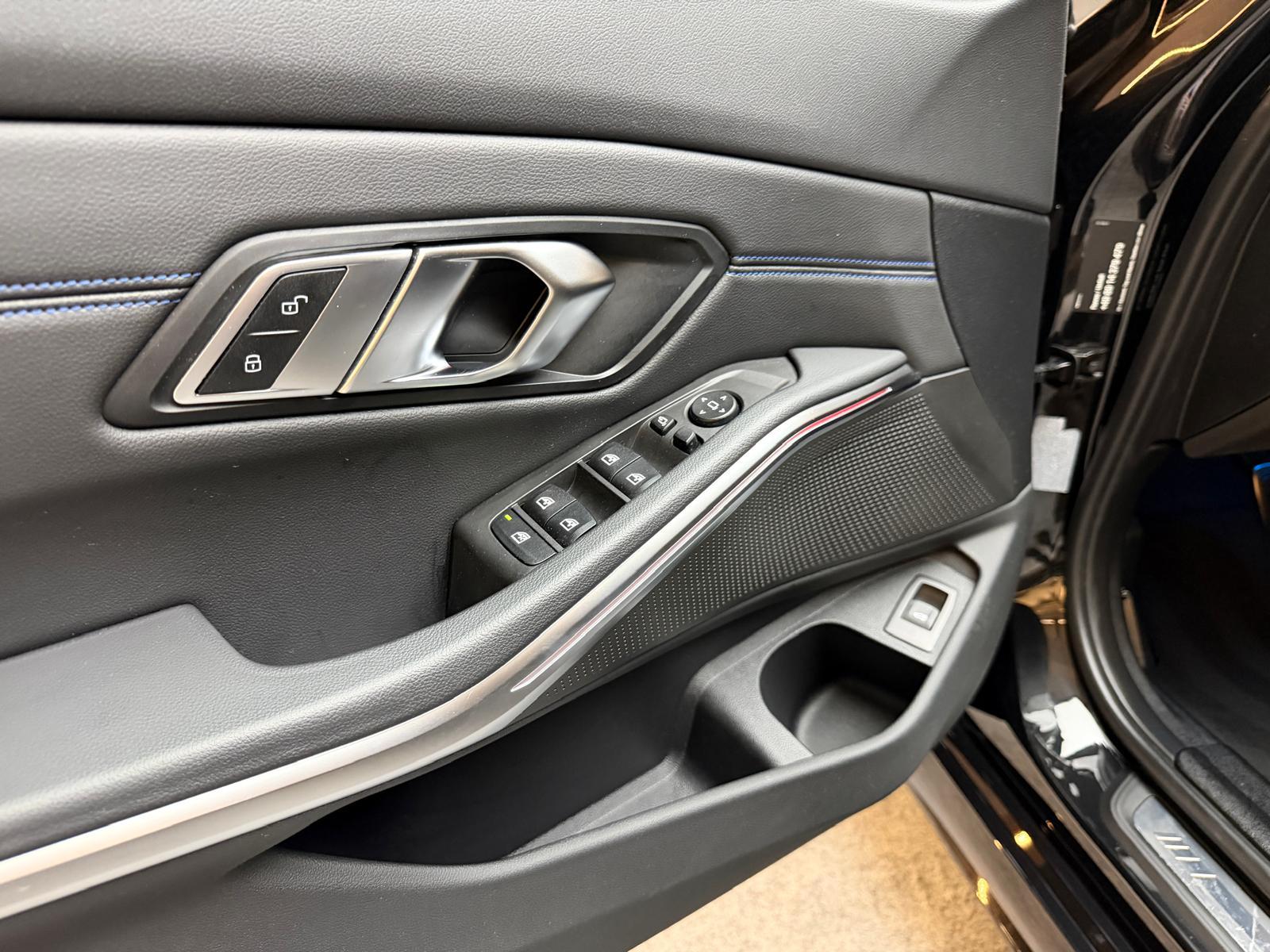BMW 318i M-Sport Touring-image-22