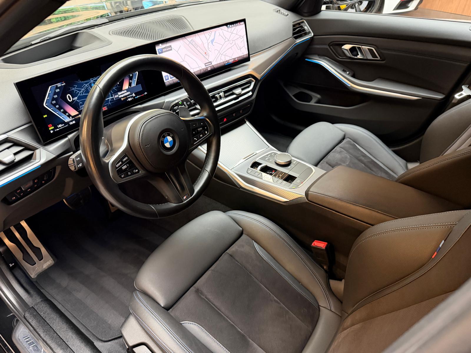 BMW 318i M-Sport Touring-image-12