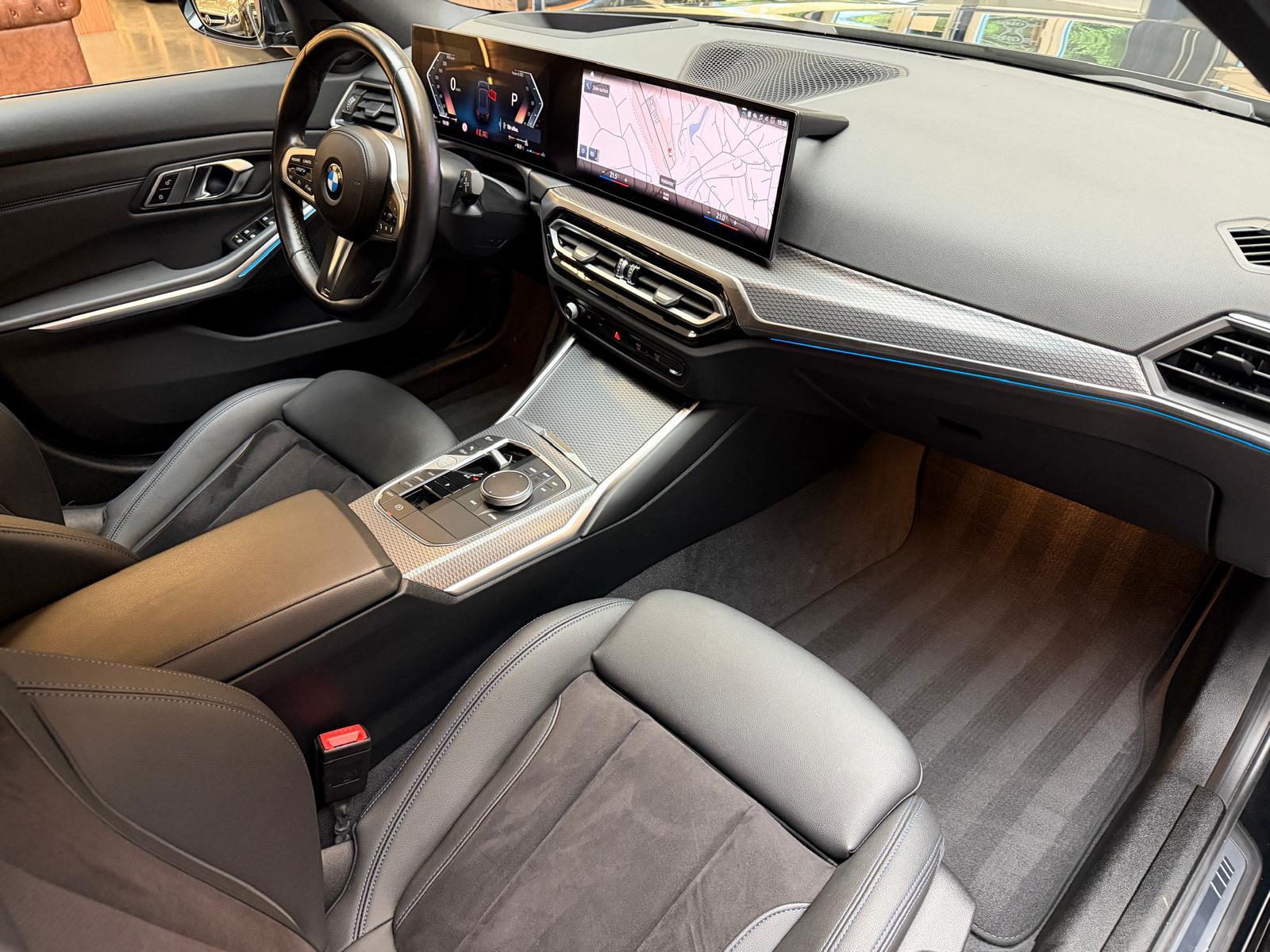 BMW 318i M-Sport Touring-image-15