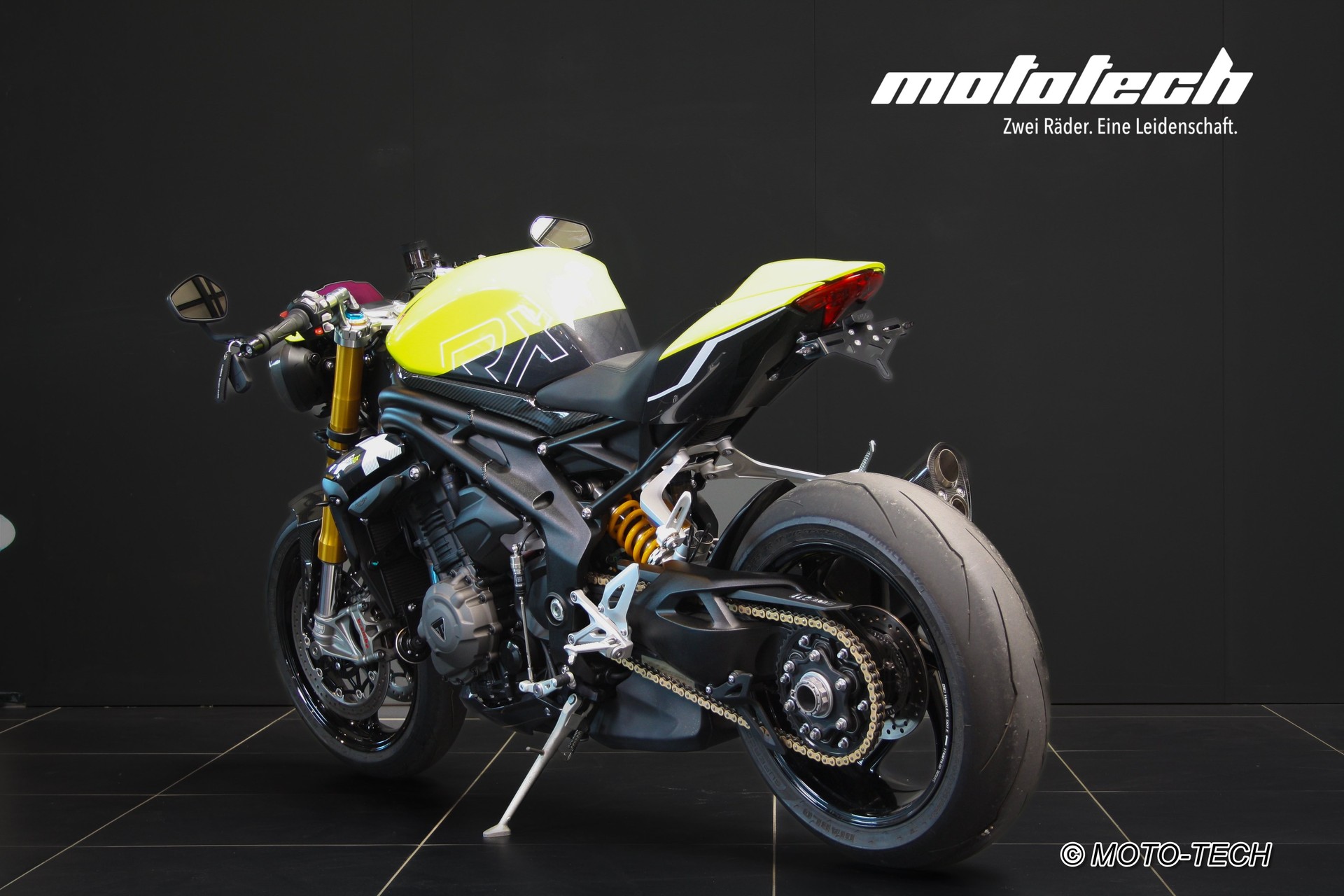 TRIUMPH Speed Triple RX Limited Edition-showroom-element-3