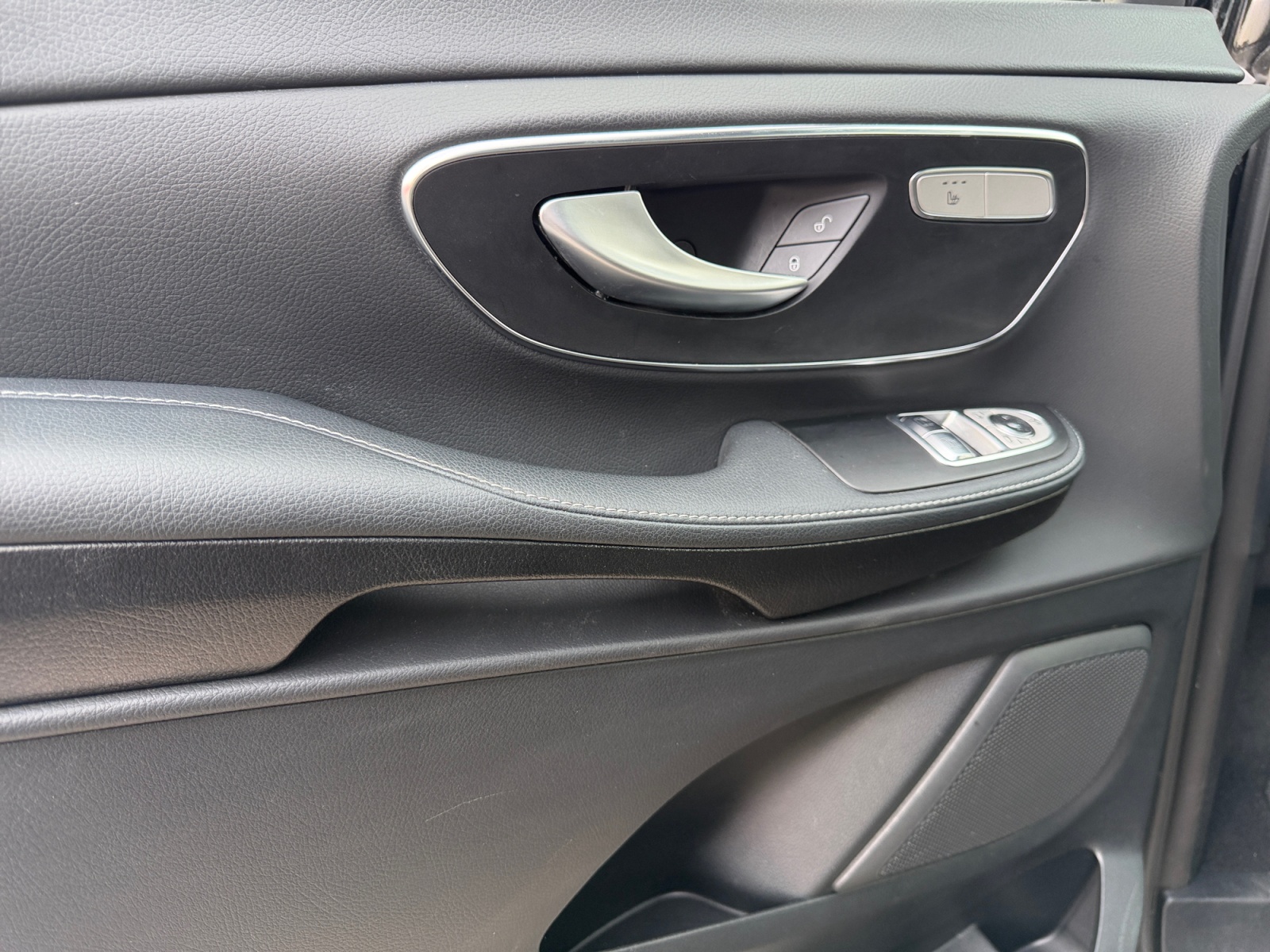 MERCEDES-BENZ V 300 d extralang Avantgarde 4Matic 9G-Tronic-image-10