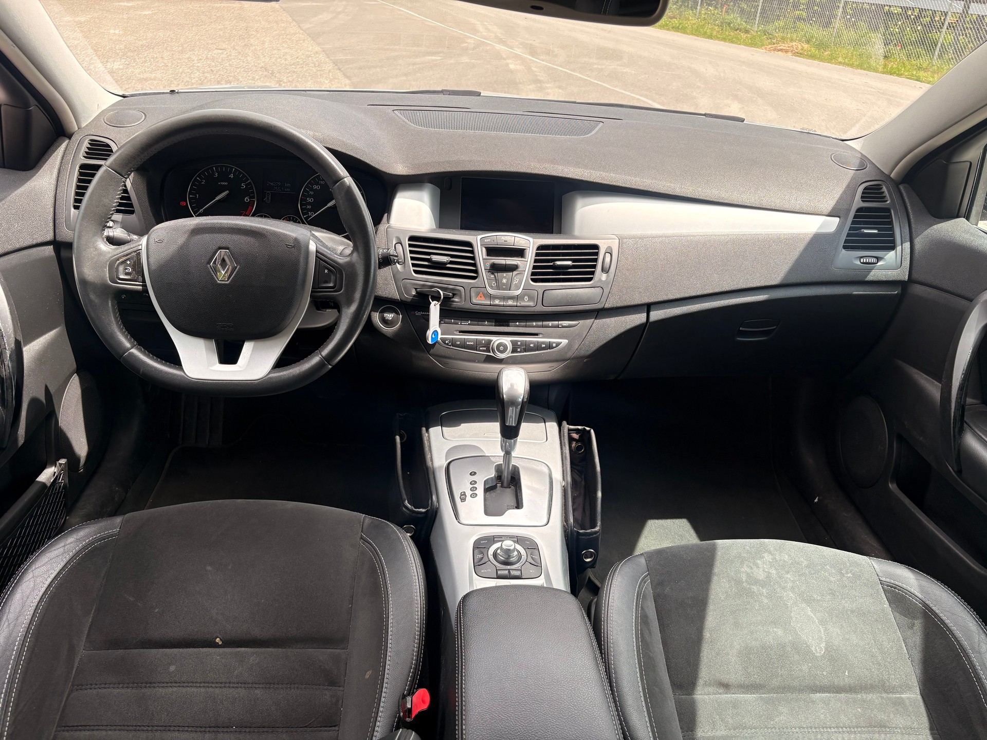 RENAULT Laguna 2.0 16V T Initiale Automatic-image-6