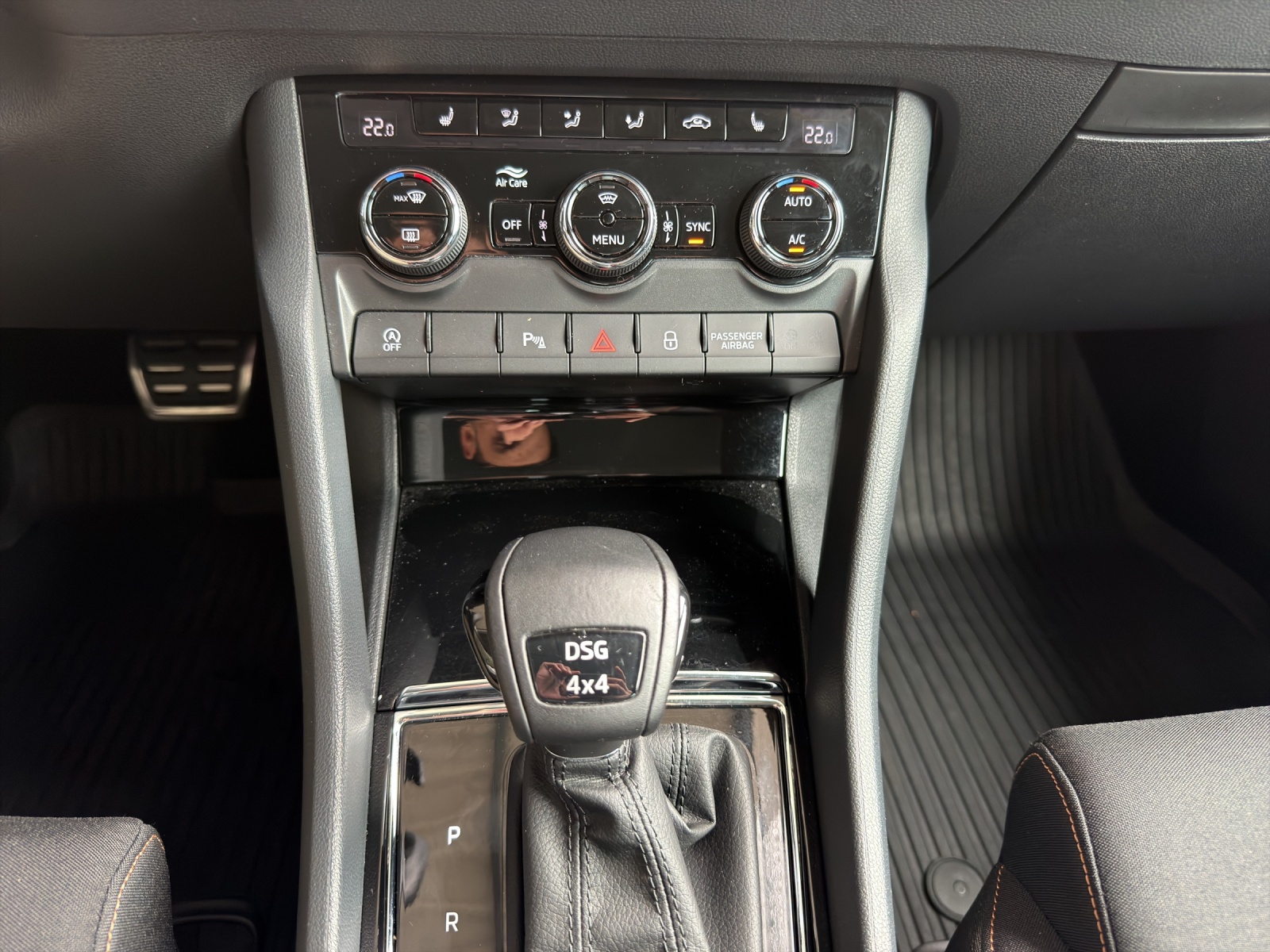 SKODA Karoq 1.5 TSI ACT Scout 4x4 DSG-image-13