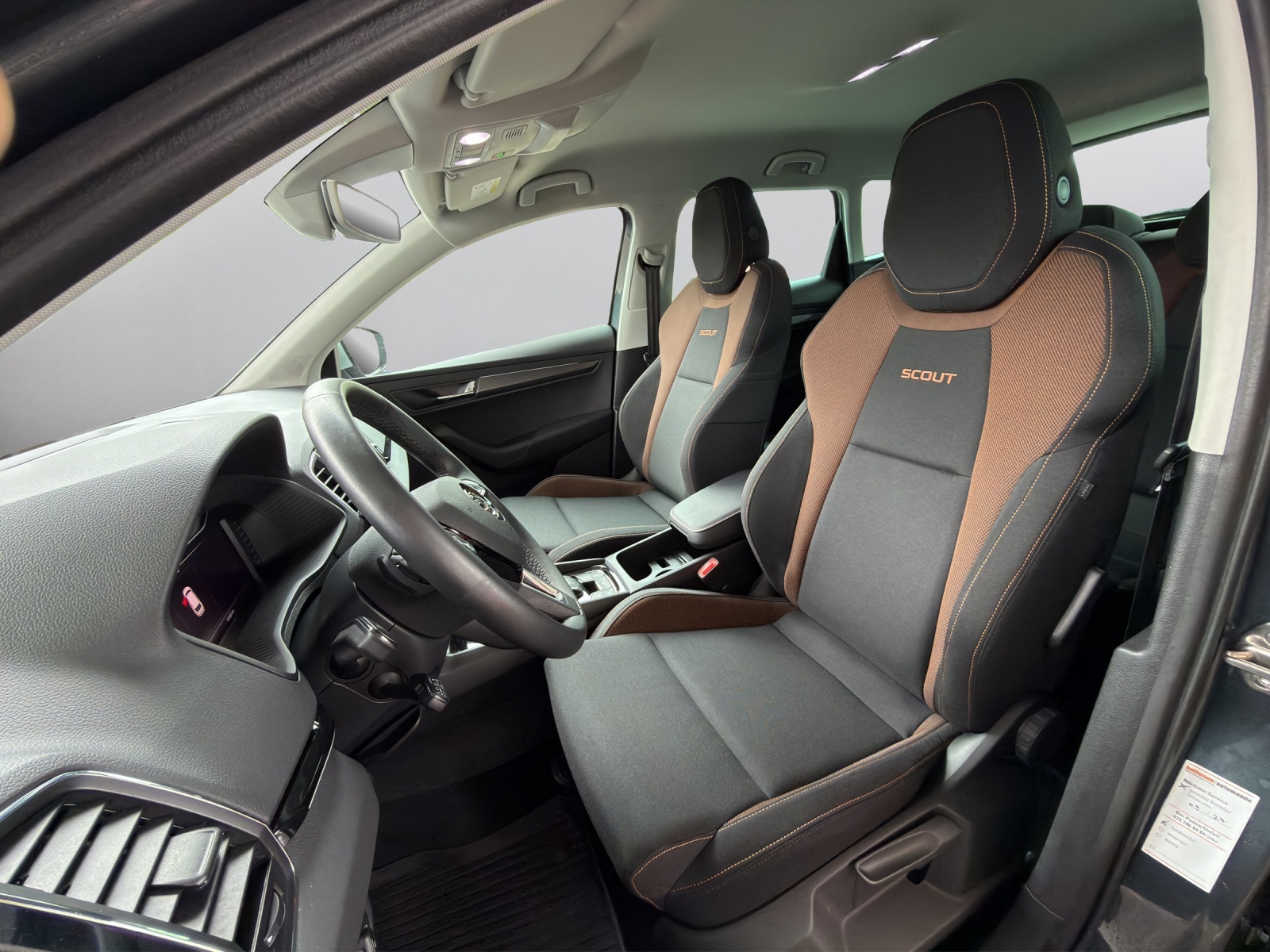 SKODA Karoq 1.5 TSI ACT Scout 4x4 DSG-image-9