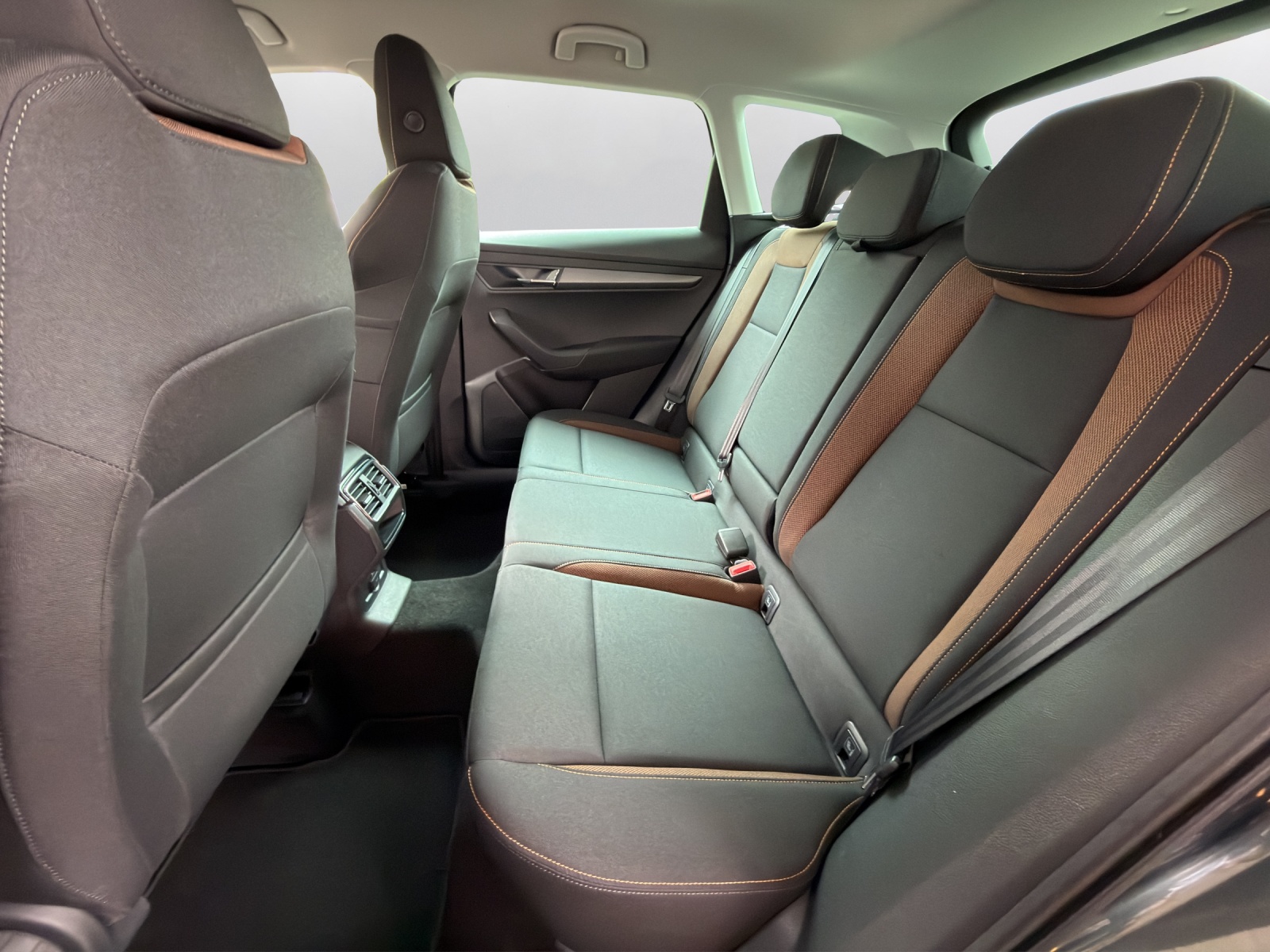 SKODA Karoq 1.5 TSI ACT Scout 4x4 DSG-image-10