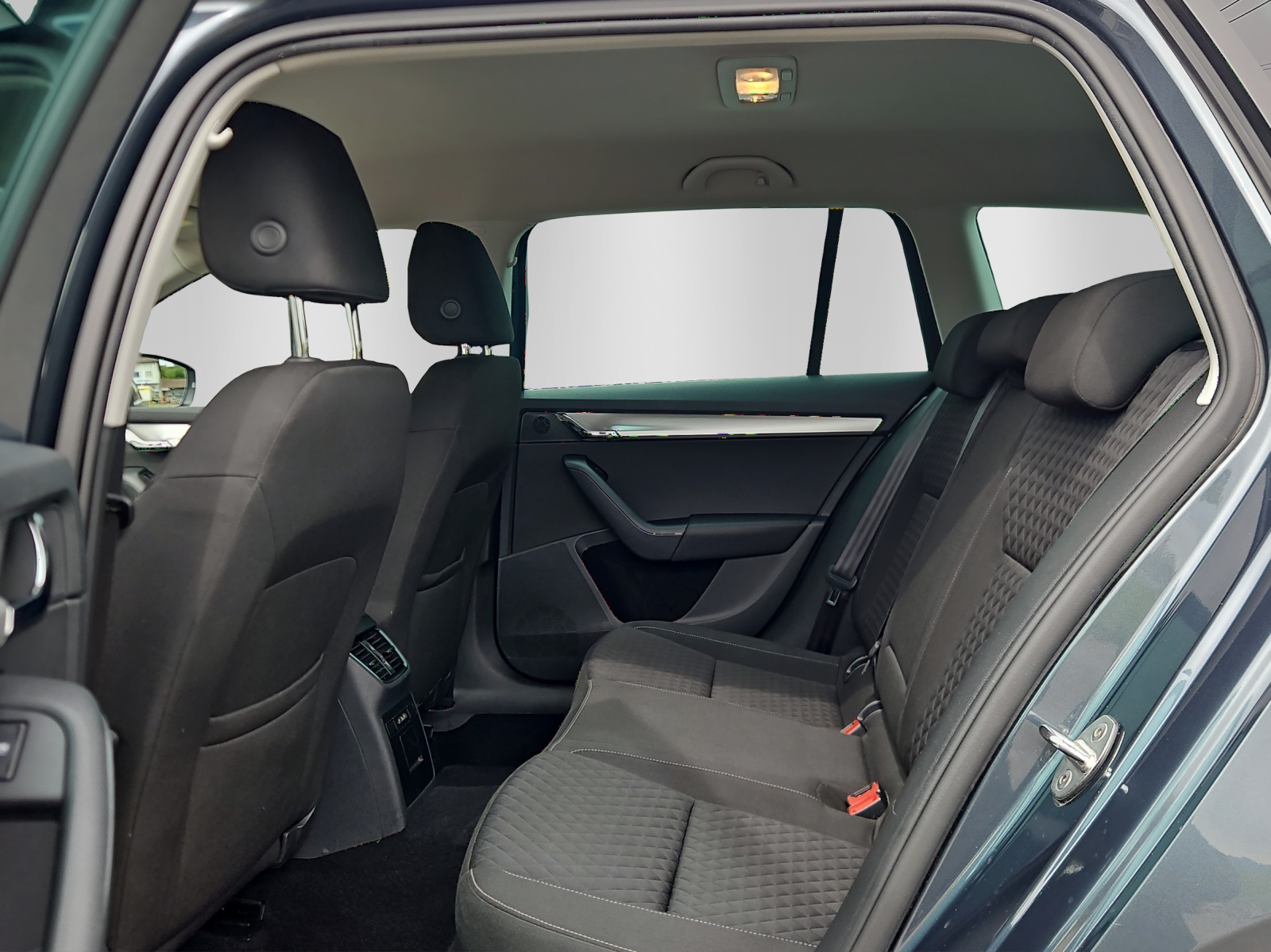 SKODA Octavia Combi 1.4 TSI Swiss Line 25 DSG-image-5