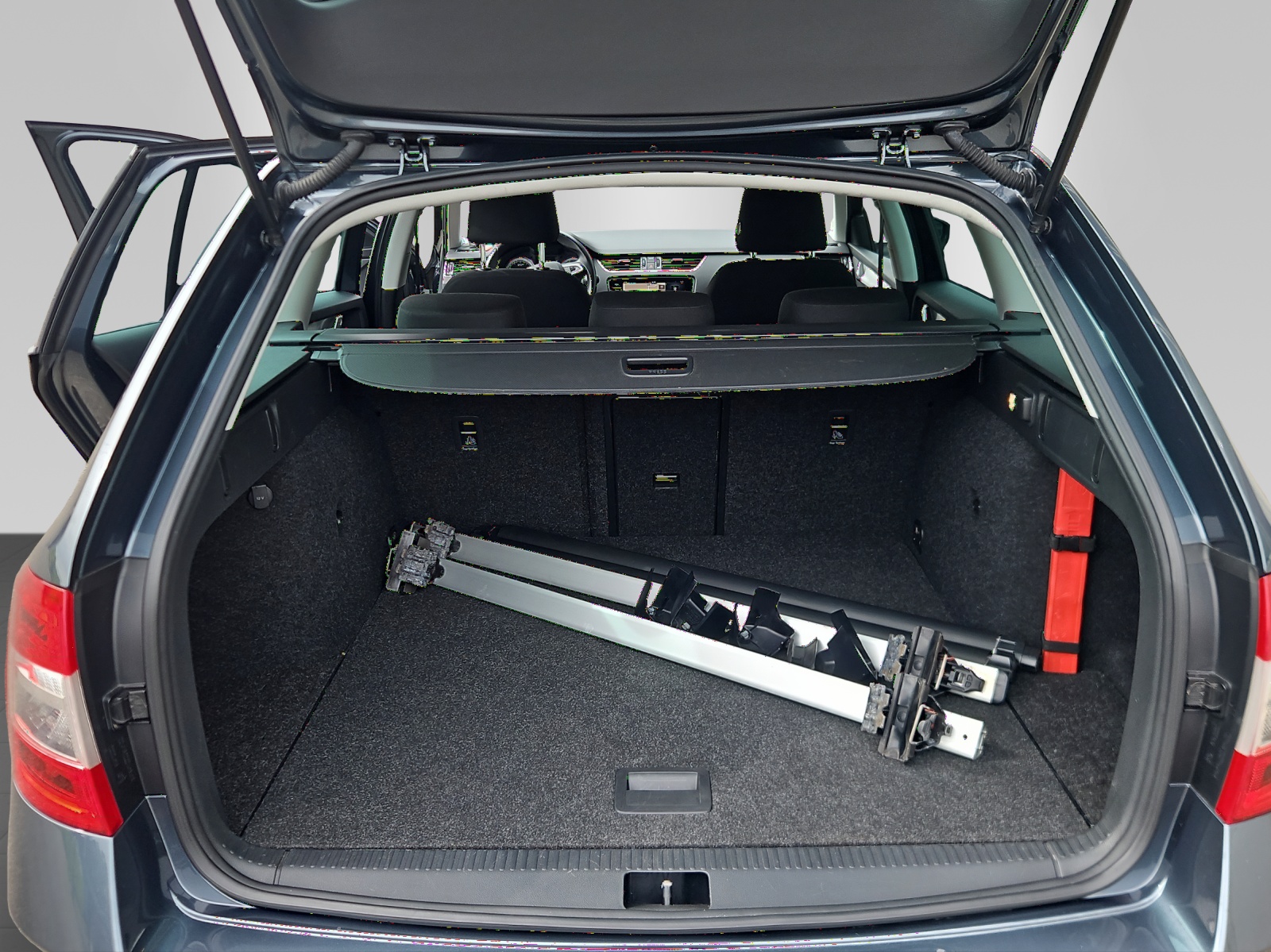 SKODA Octavia Combi 1.4 TSI Swiss Line 25 DSG-image-7
