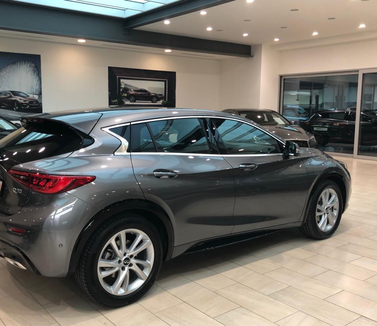 INFINITI Q30 1.6t Luxe Tech FWD DCT