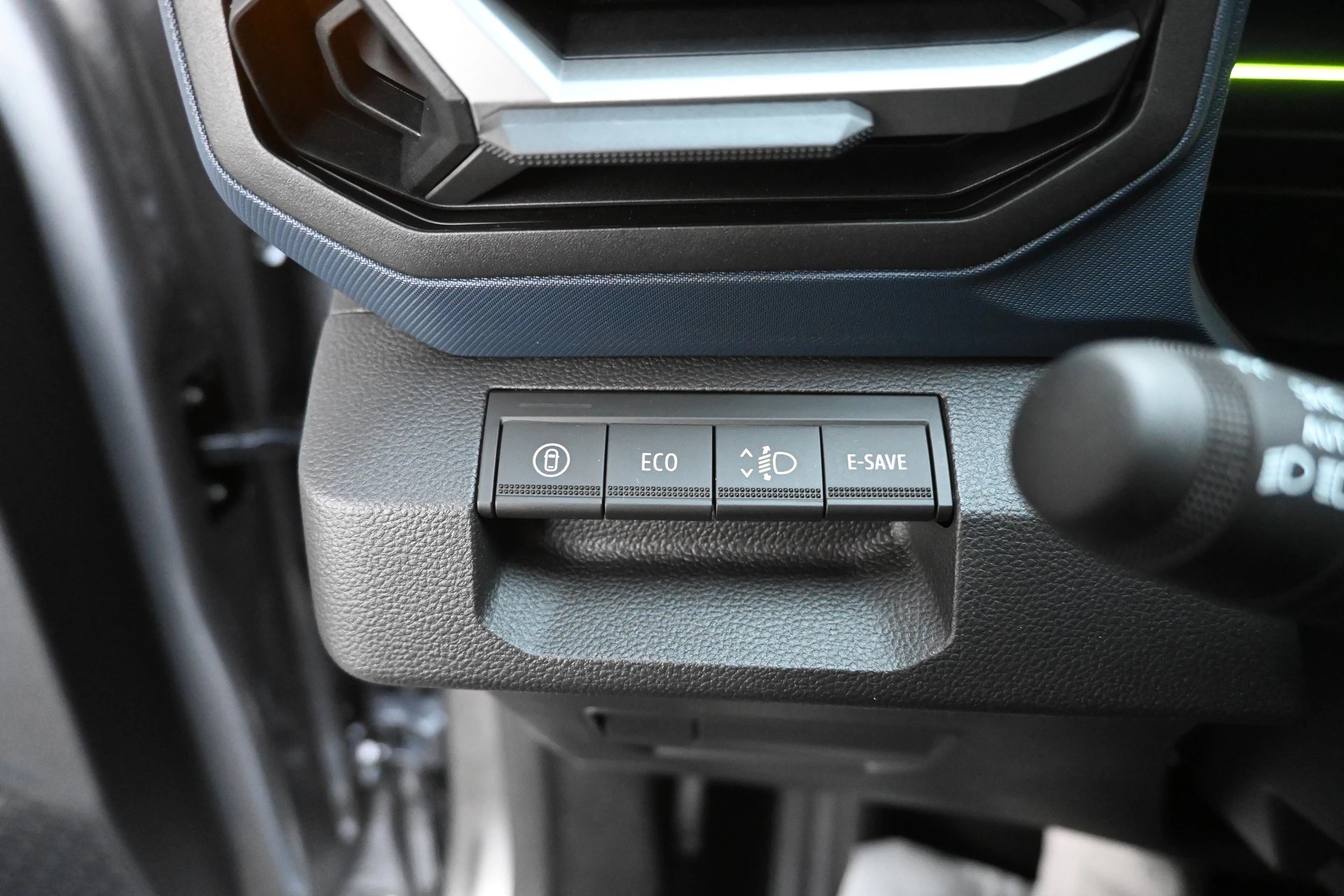 DACIA Duster 1.6 HEV 140 Expression Automat + Werksgarantie 06.2028-image-18
