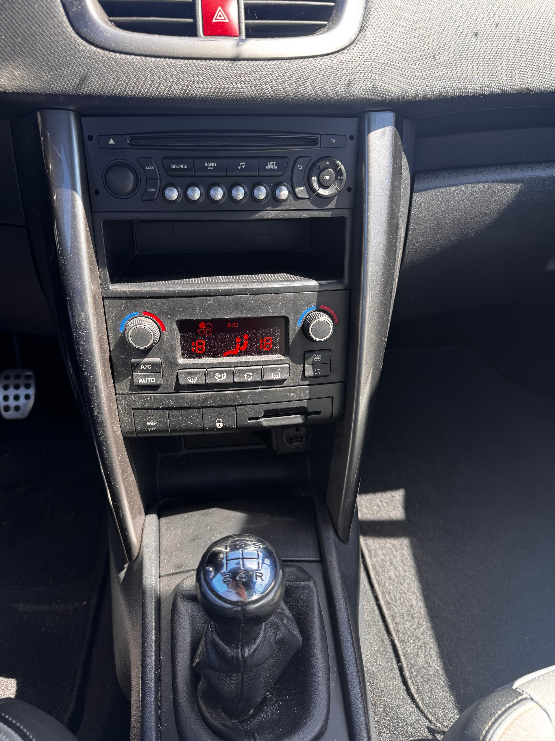 PEUGEOT 207 CC 1.6 16V Roland Garros-image-12
