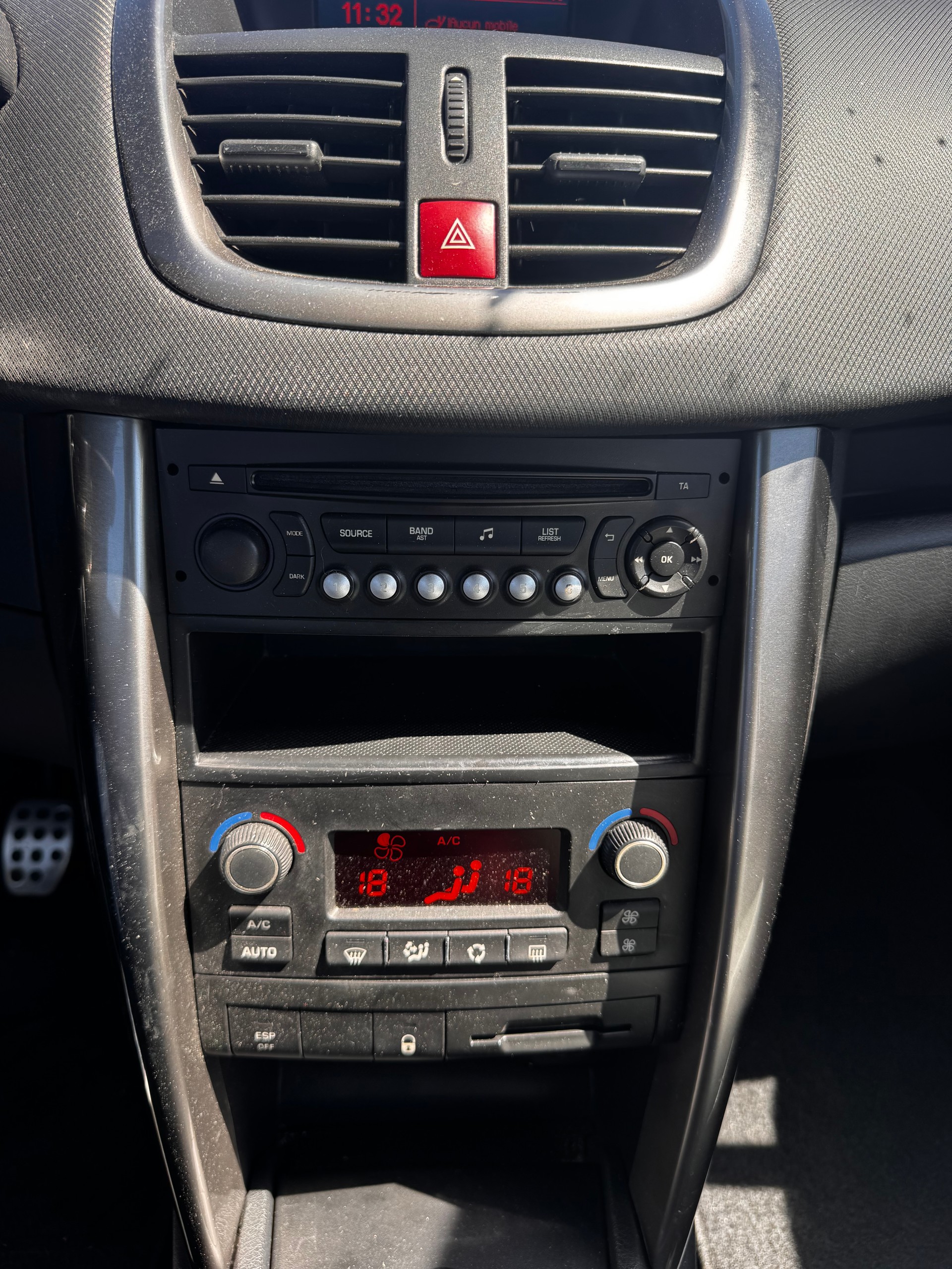 PEUGEOT 207 CC 1.6 16V Roland Garros-image-3