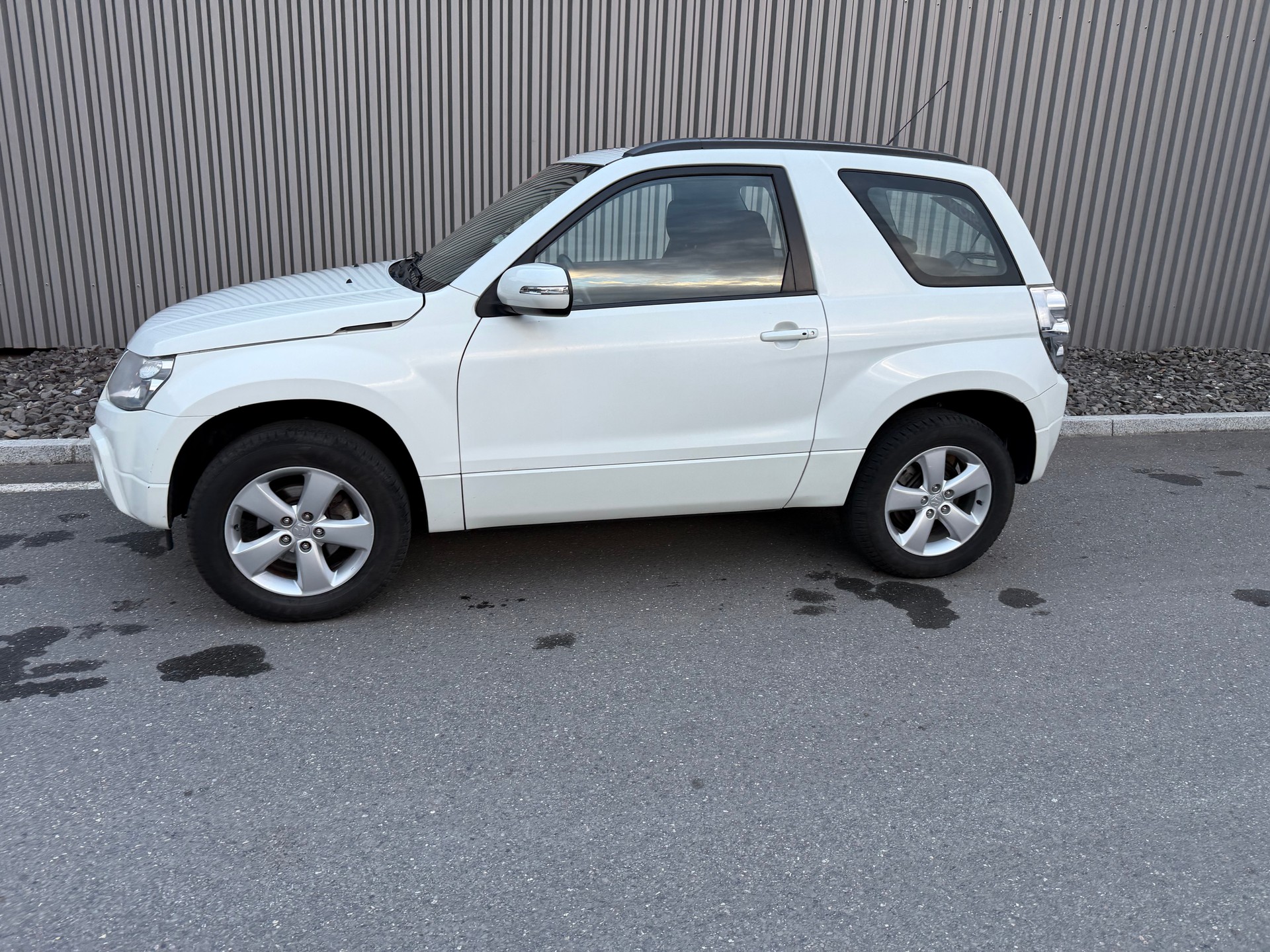 SUZUKI Grand Vitara 2.4 16V GL Top-showroom-element-1