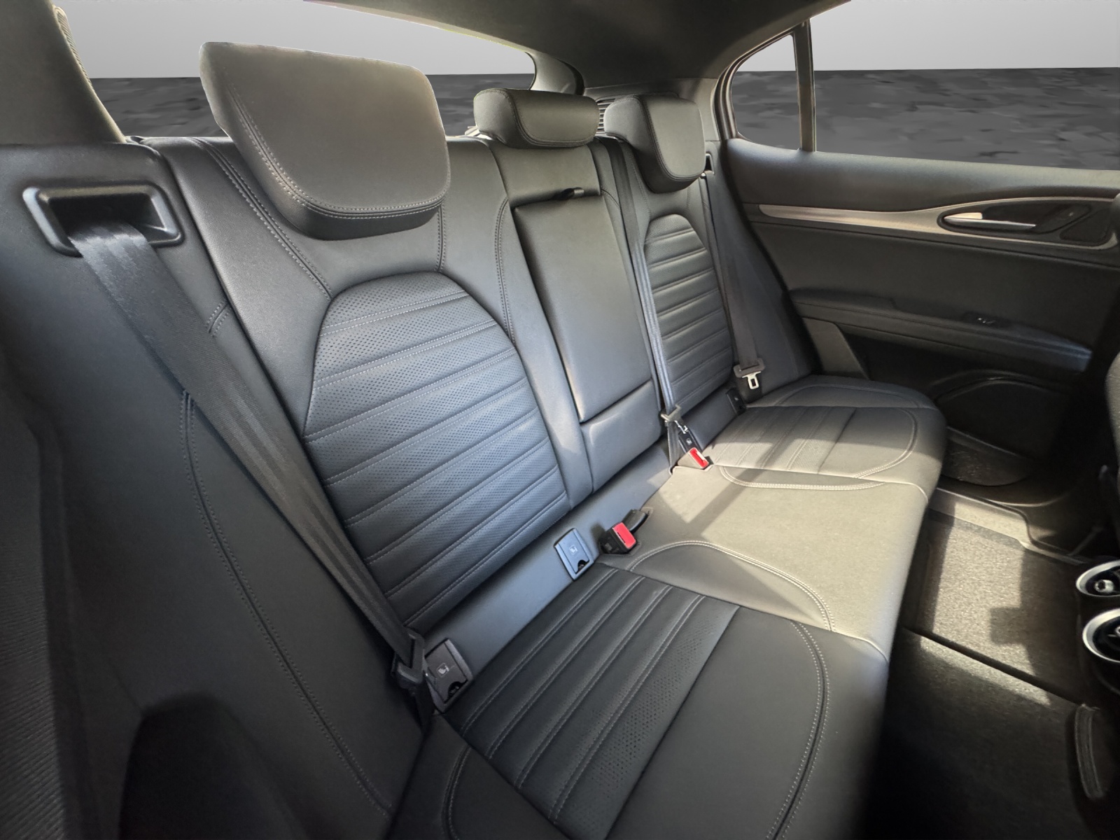 ALFA ROMEO Stelvio 2.0 Q4 280 Veloce-image-12