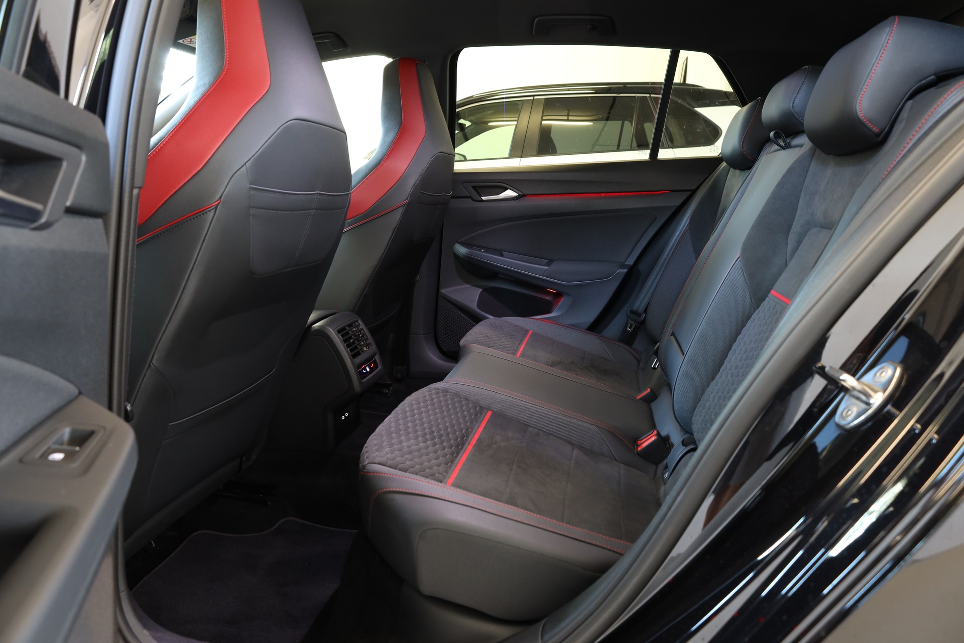 VW Golf 2.0 TSI GTI Clubsport DSG-image-14