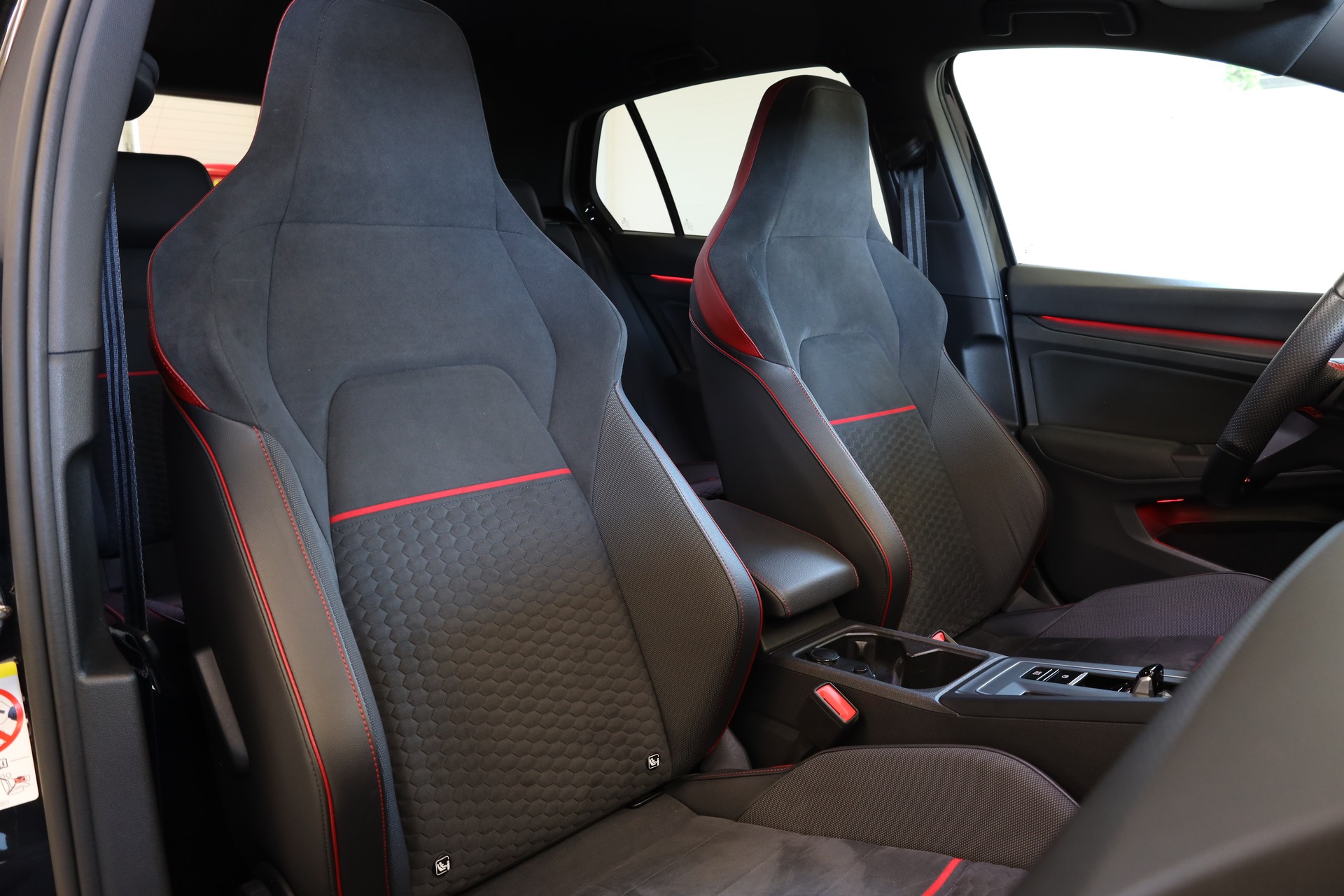 VW Golf 2.0 TSI GTI Clubsport DSG-image-17