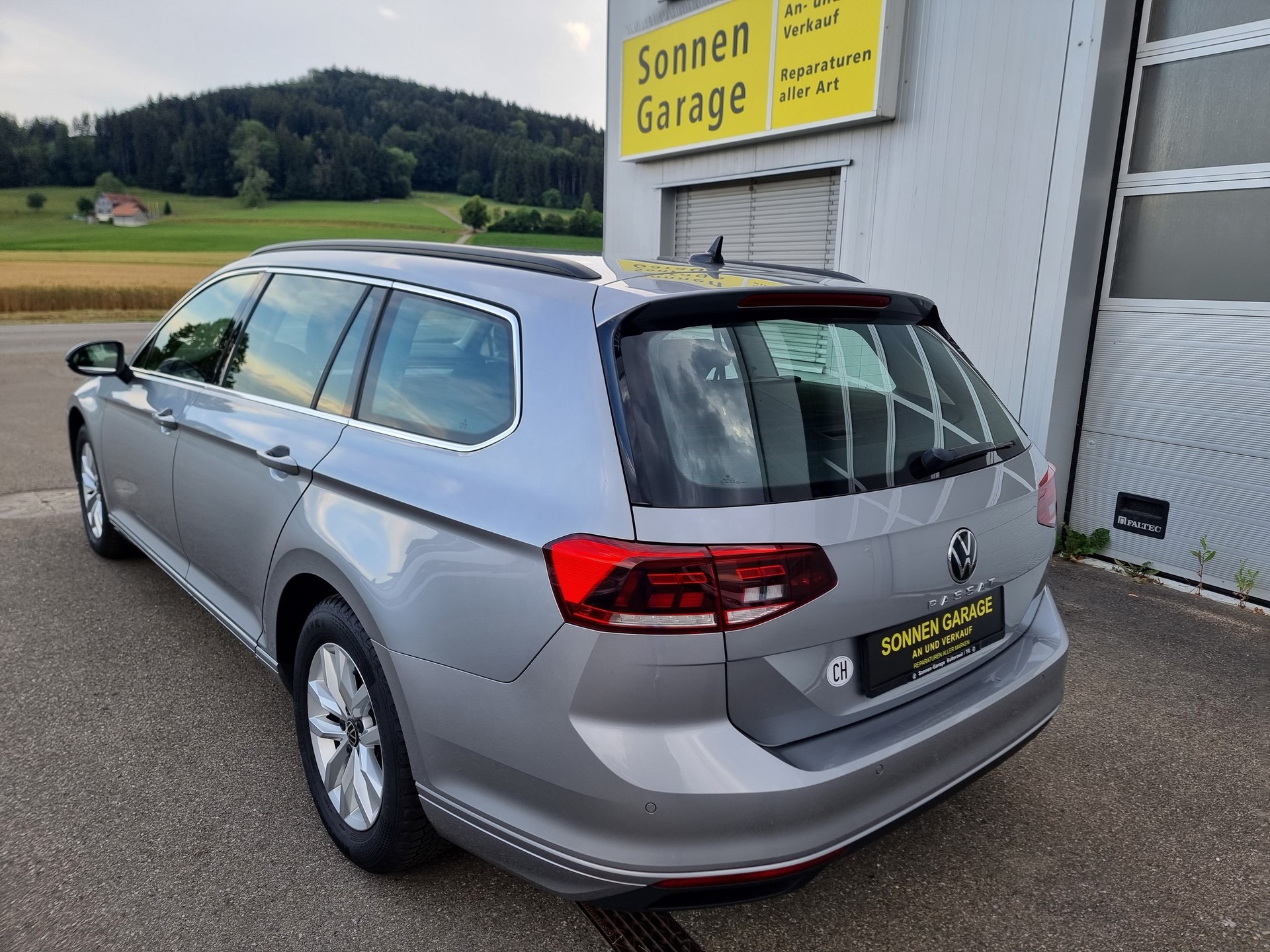 VW Passat 2.0 TDI BMT Business DSG-image-11