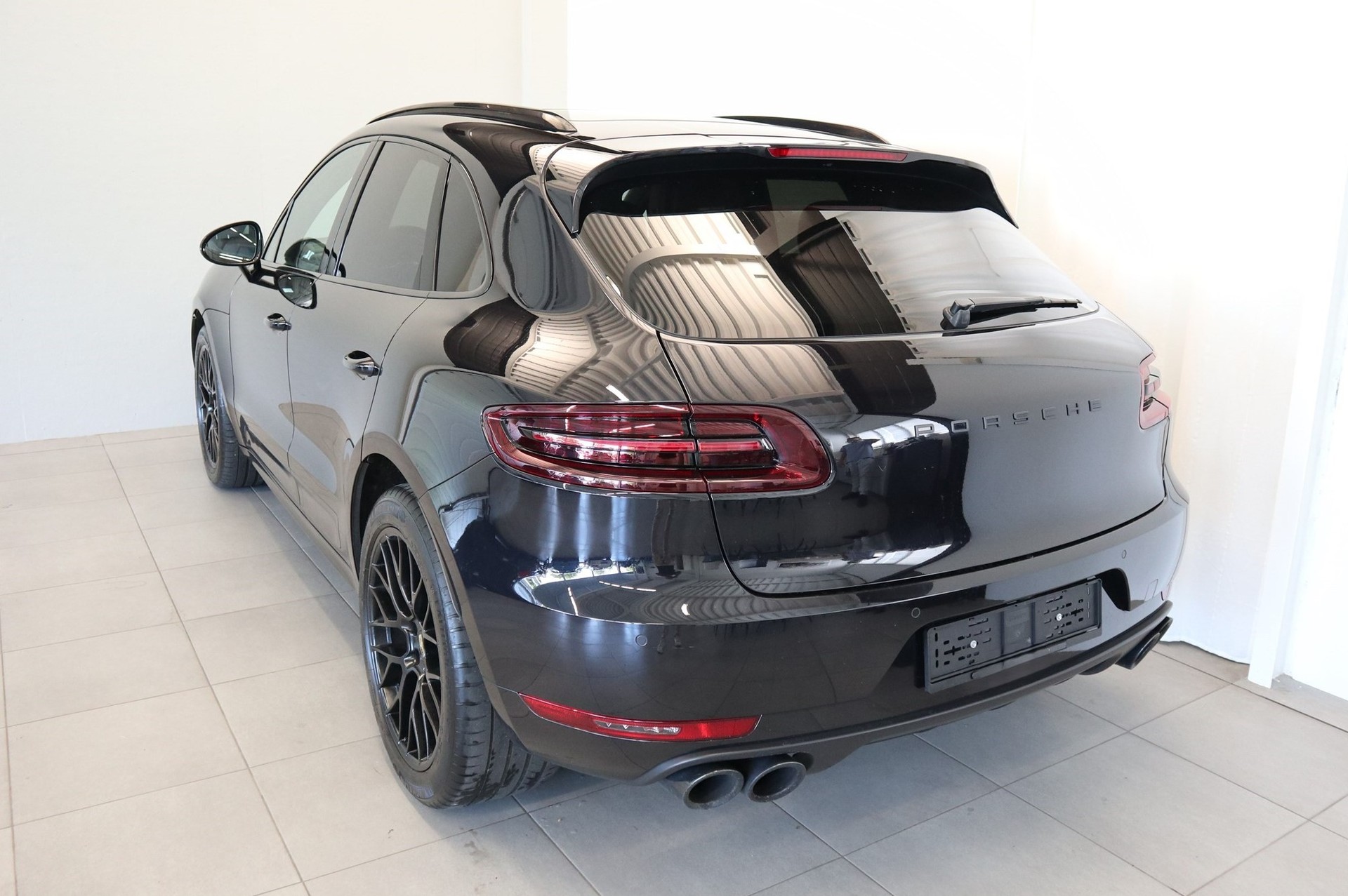 PORSCHE 3.0 V6 GTS-image-1