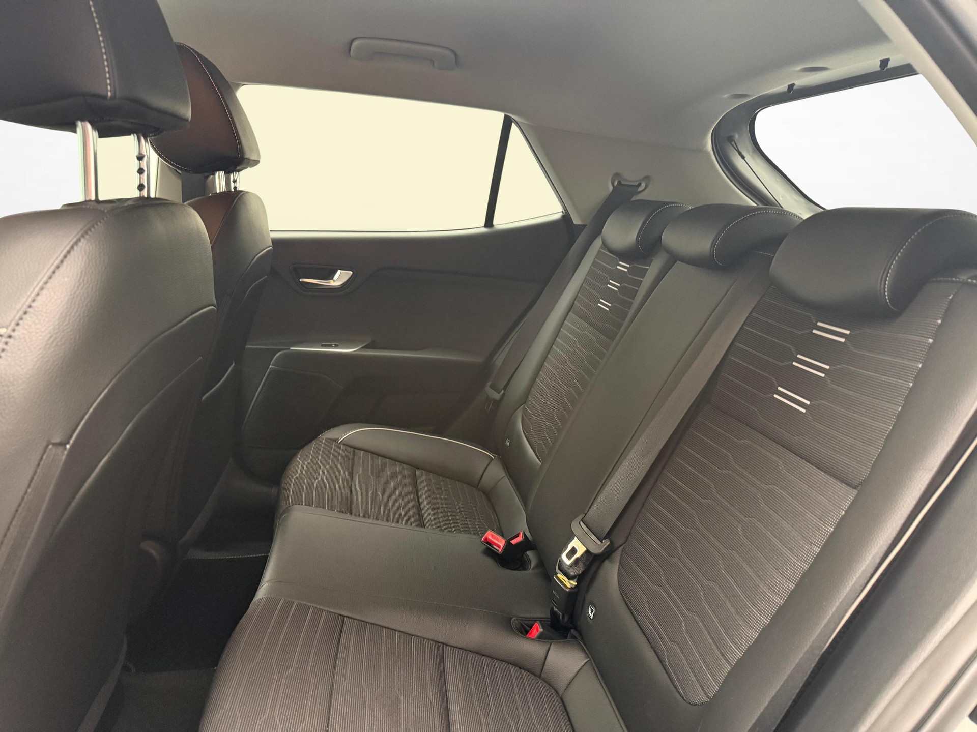 KIA Stonic 1.0 T-GDi GT-Line-image-10