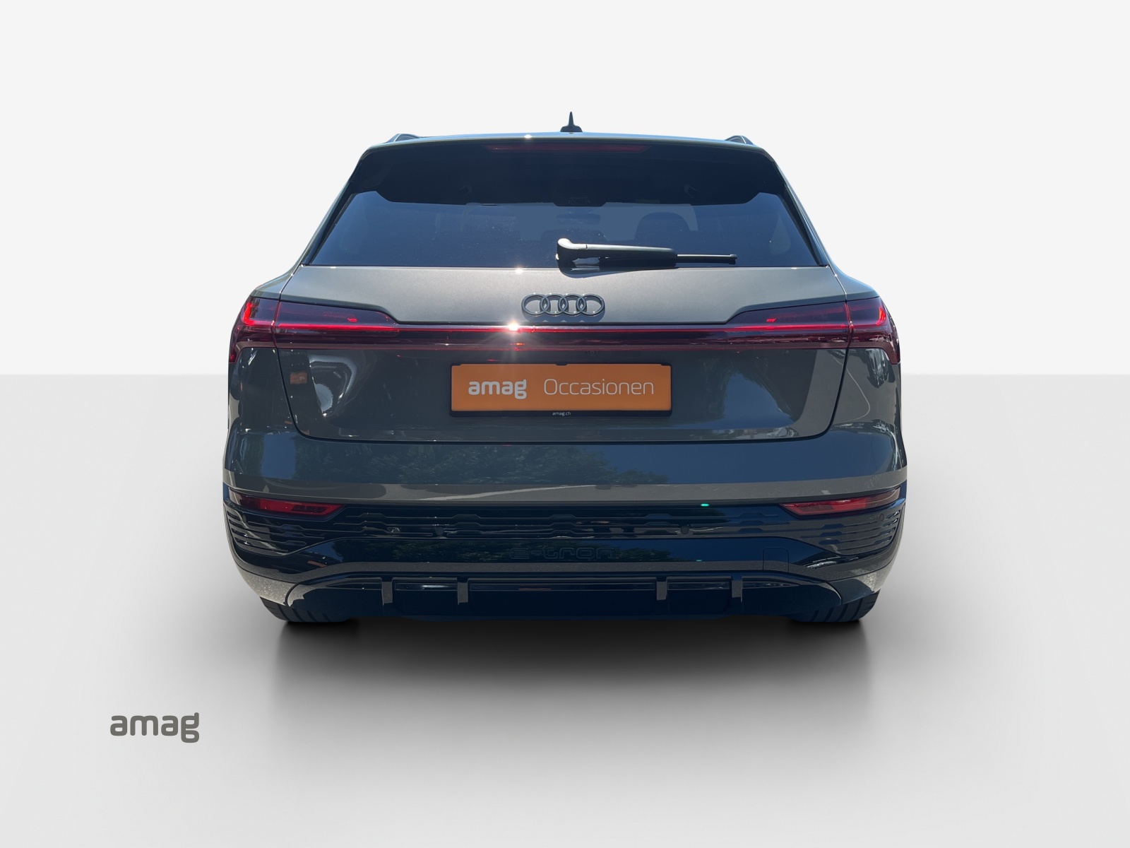 AUDI Q8 55 e-tron Black Edition quattro-showroom-element-3