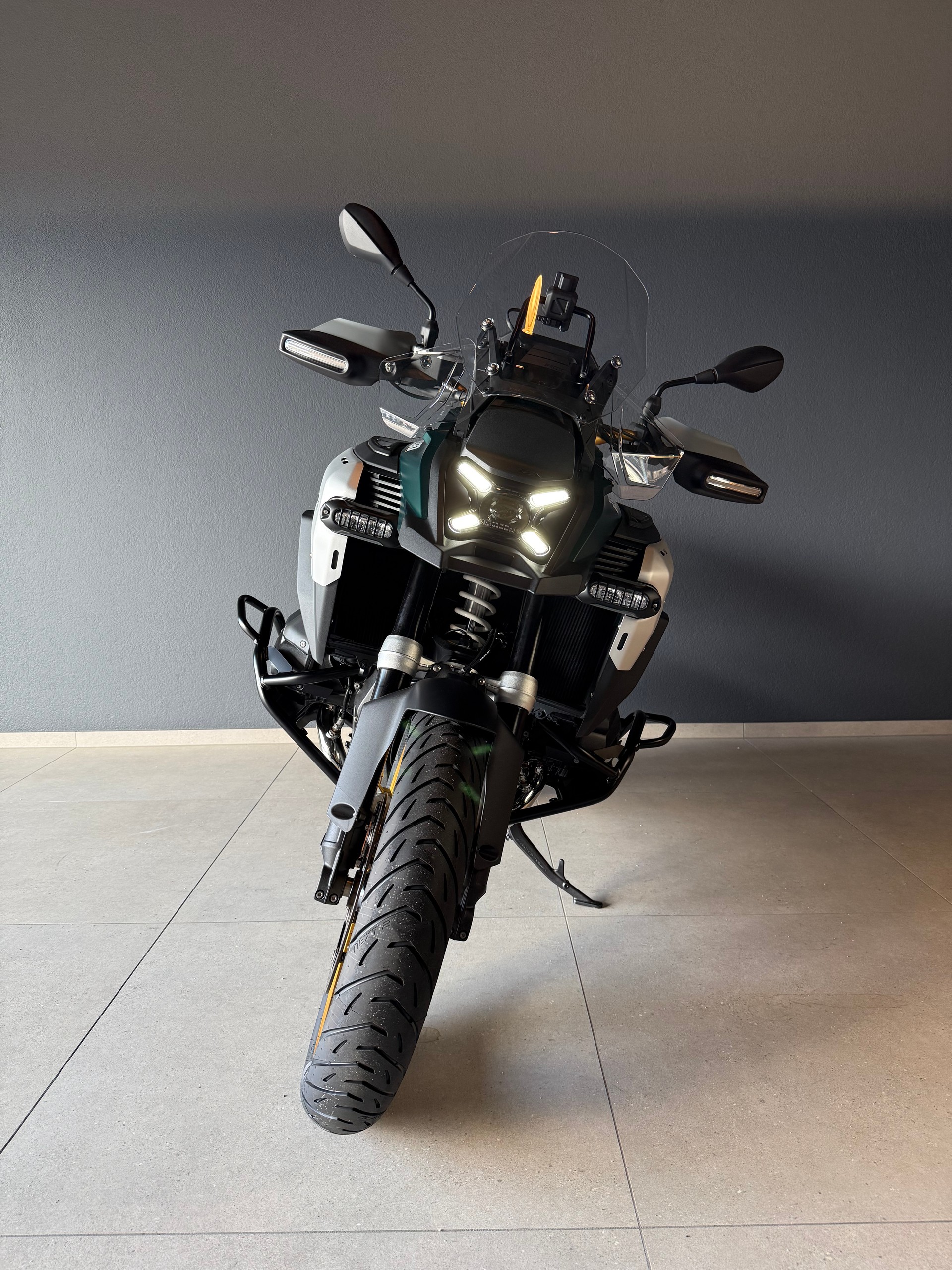 BMW R 1300 GS Adventure-image-2
