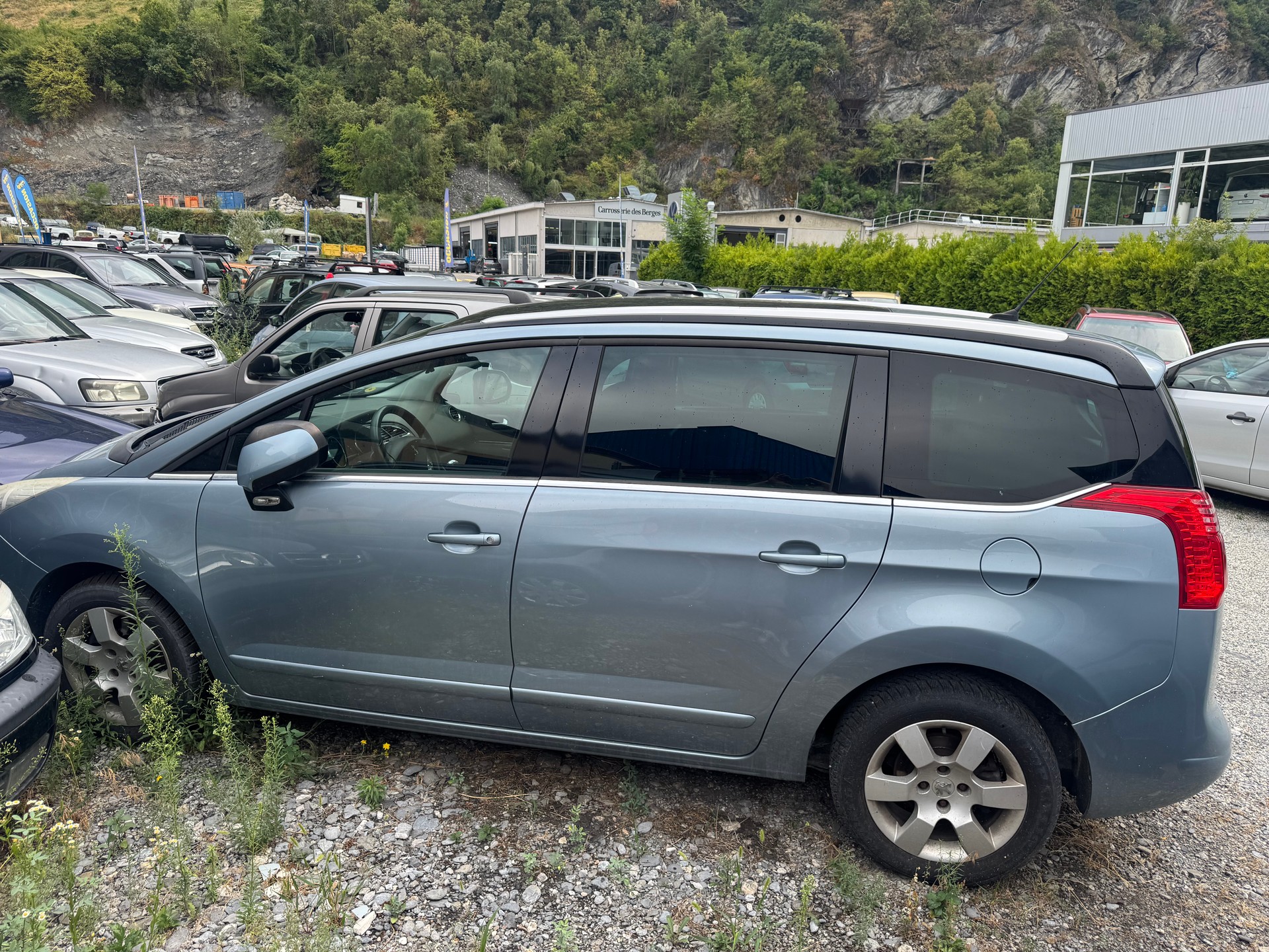 PEUGEOT 5008 1.6 16V T Family-image-3