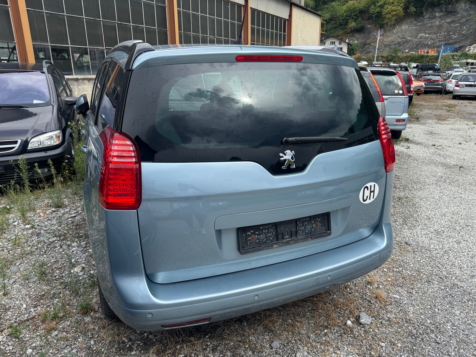 PEUGEOT 5008 1.6 16V T Family-image-1