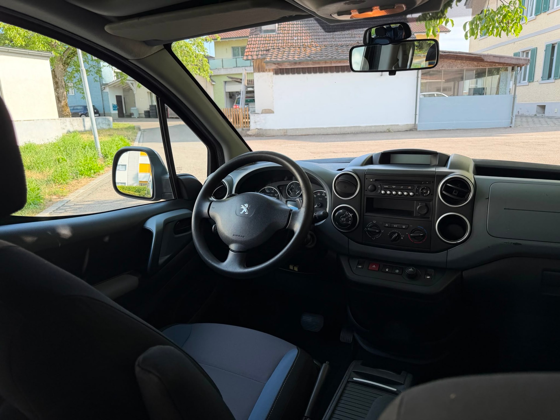 PEUGEOT Partner 1.6 e-HDI Active EGS6-image-7