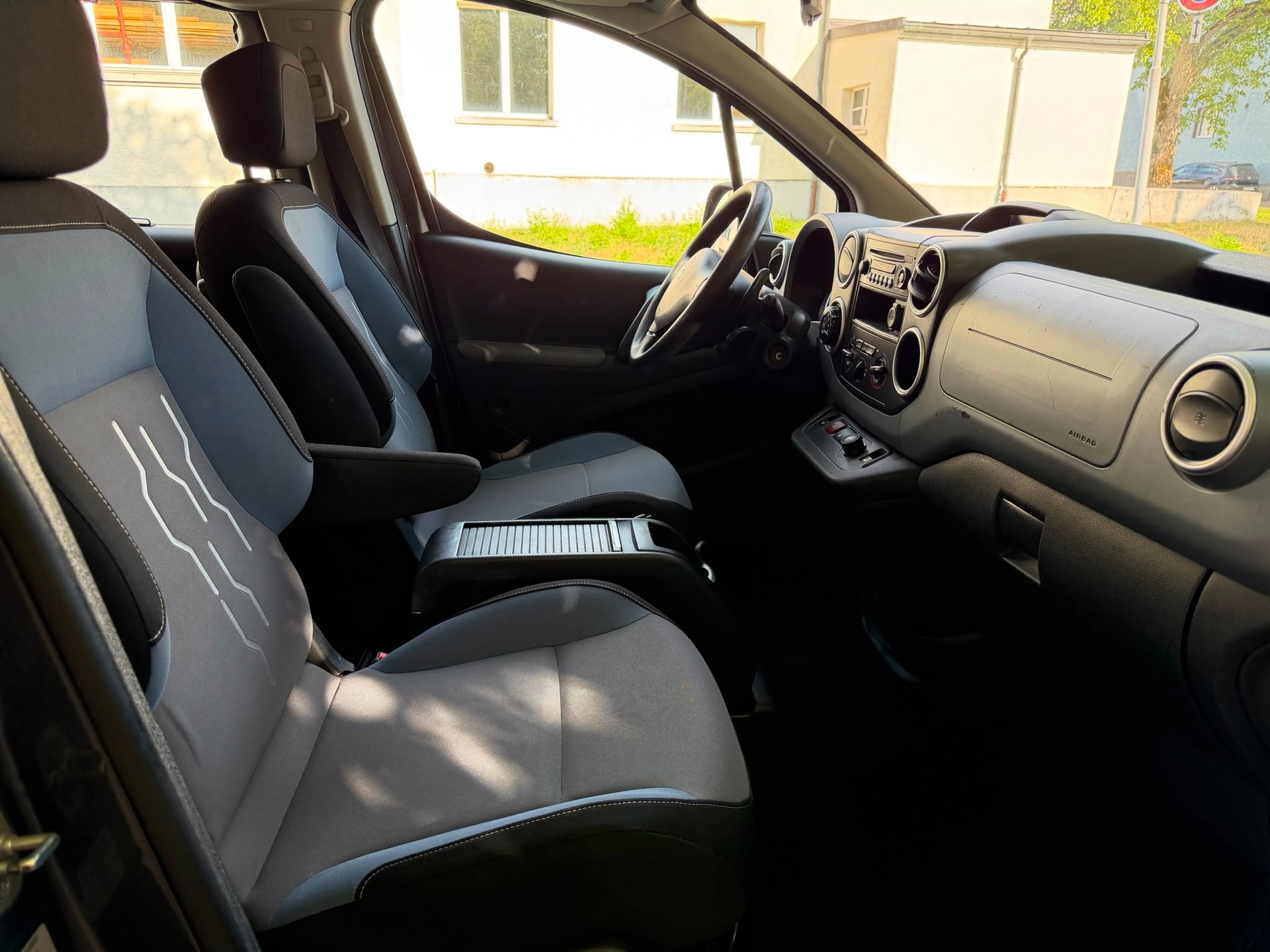 PEUGEOT Partner 1.6 e-HDI Active EGS6-showroom-element-3