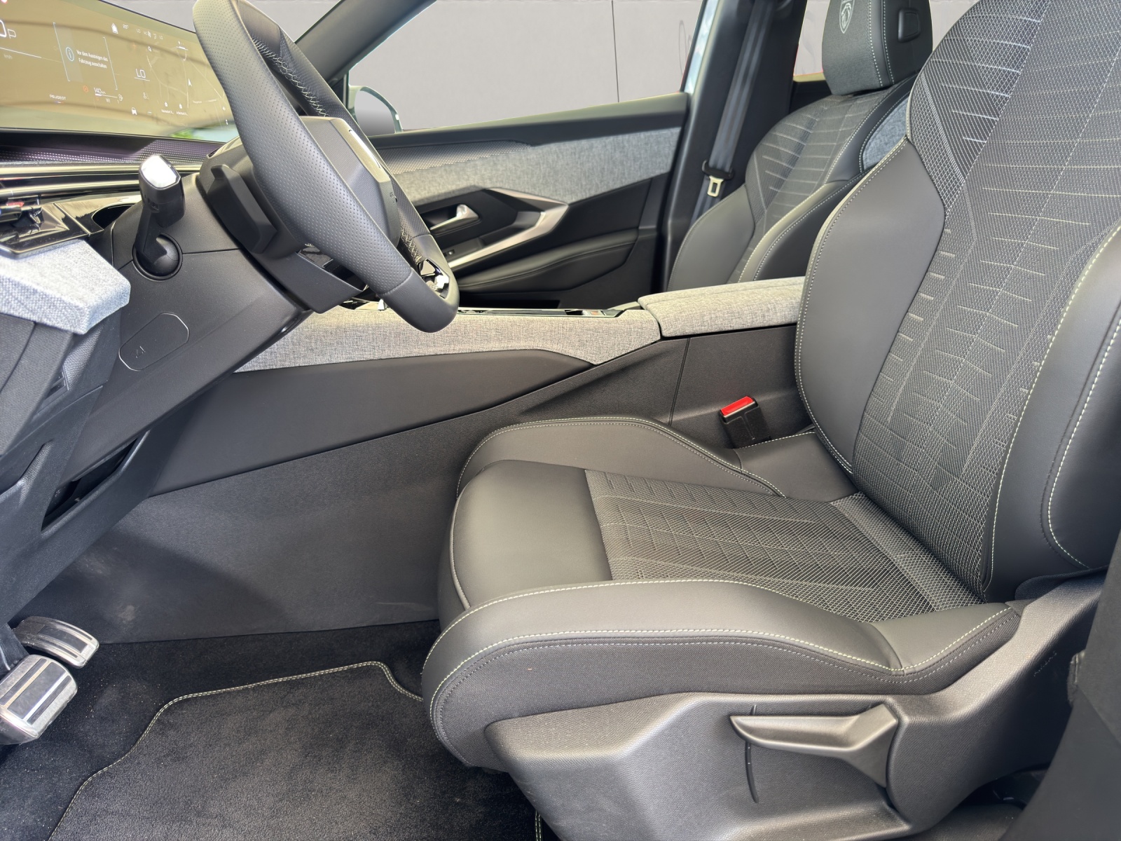 PEUGEOT 3008 1.2 Hybrid 145PS GT *Automat*-image-16