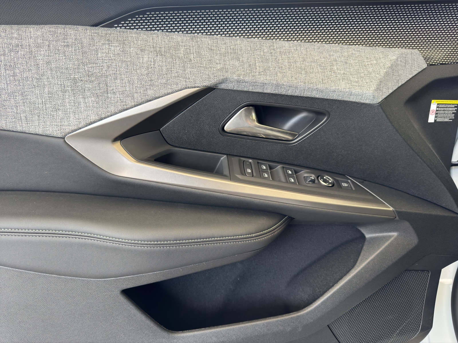 PEUGEOT 3008 1.2 Hybrid 145PS GT *Automat*-image-19
