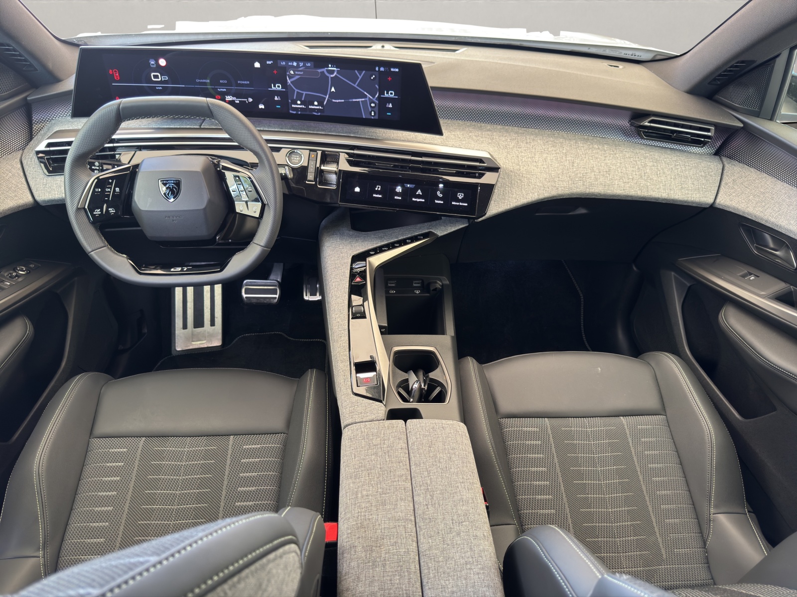 PEUGEOT 3008 1.2 Hybrid 145PS GT *Automat*-image-13