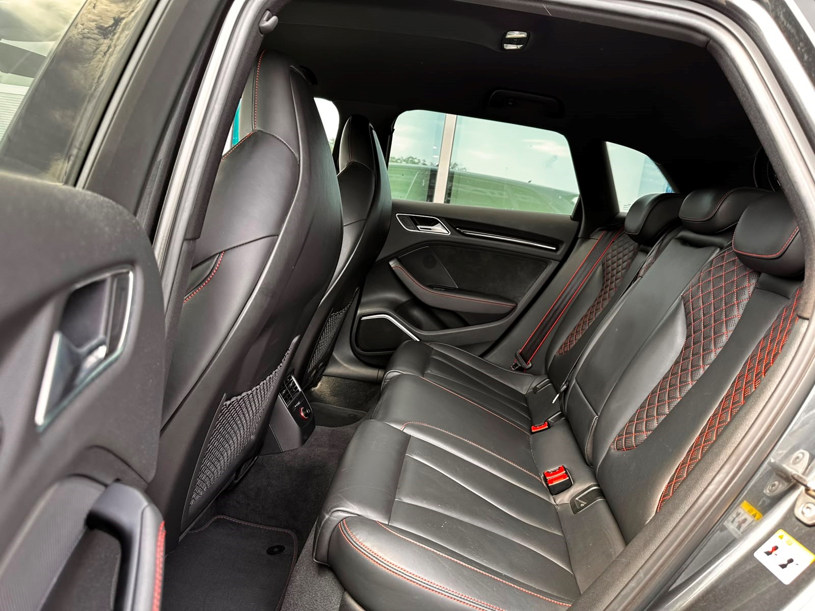 AUDI RS3 2.5 TFSI quattro S-tronic-image-10