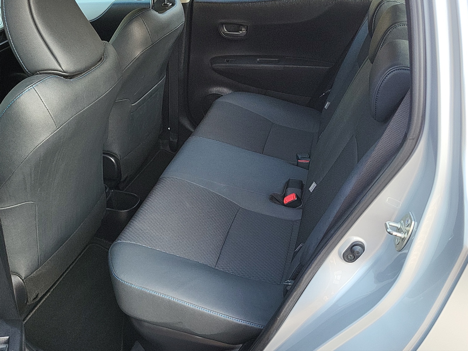 TOYOTA Yaris 1.5 VVT-i HSD Sol-image-14