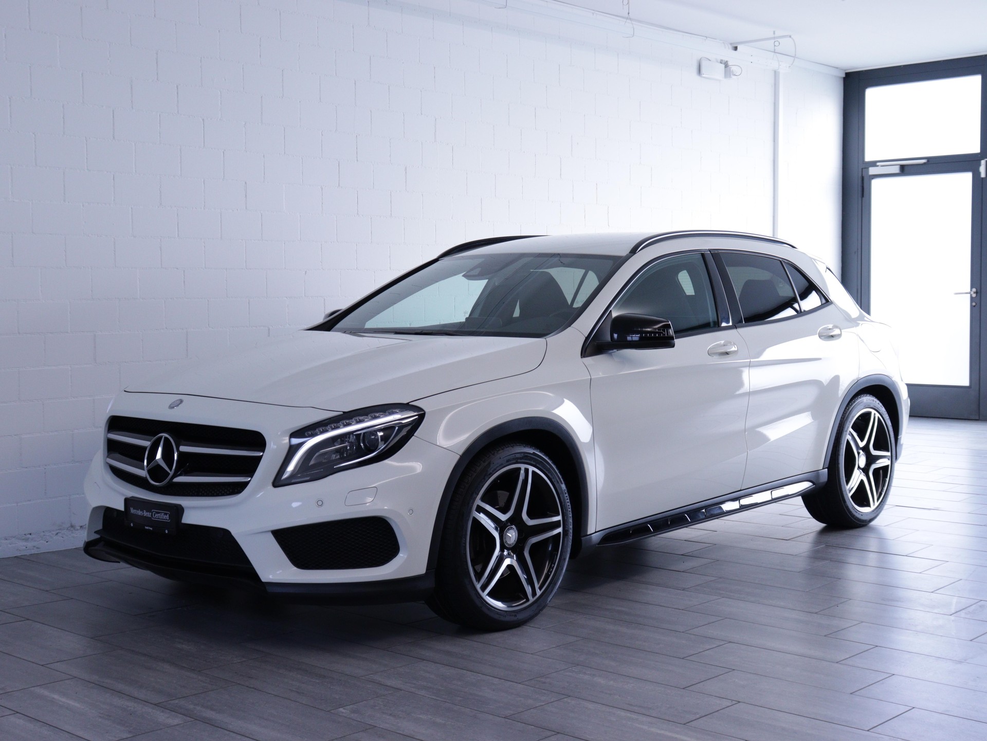 MERCEDES-BENZ GLA 250 AMG Line 4m