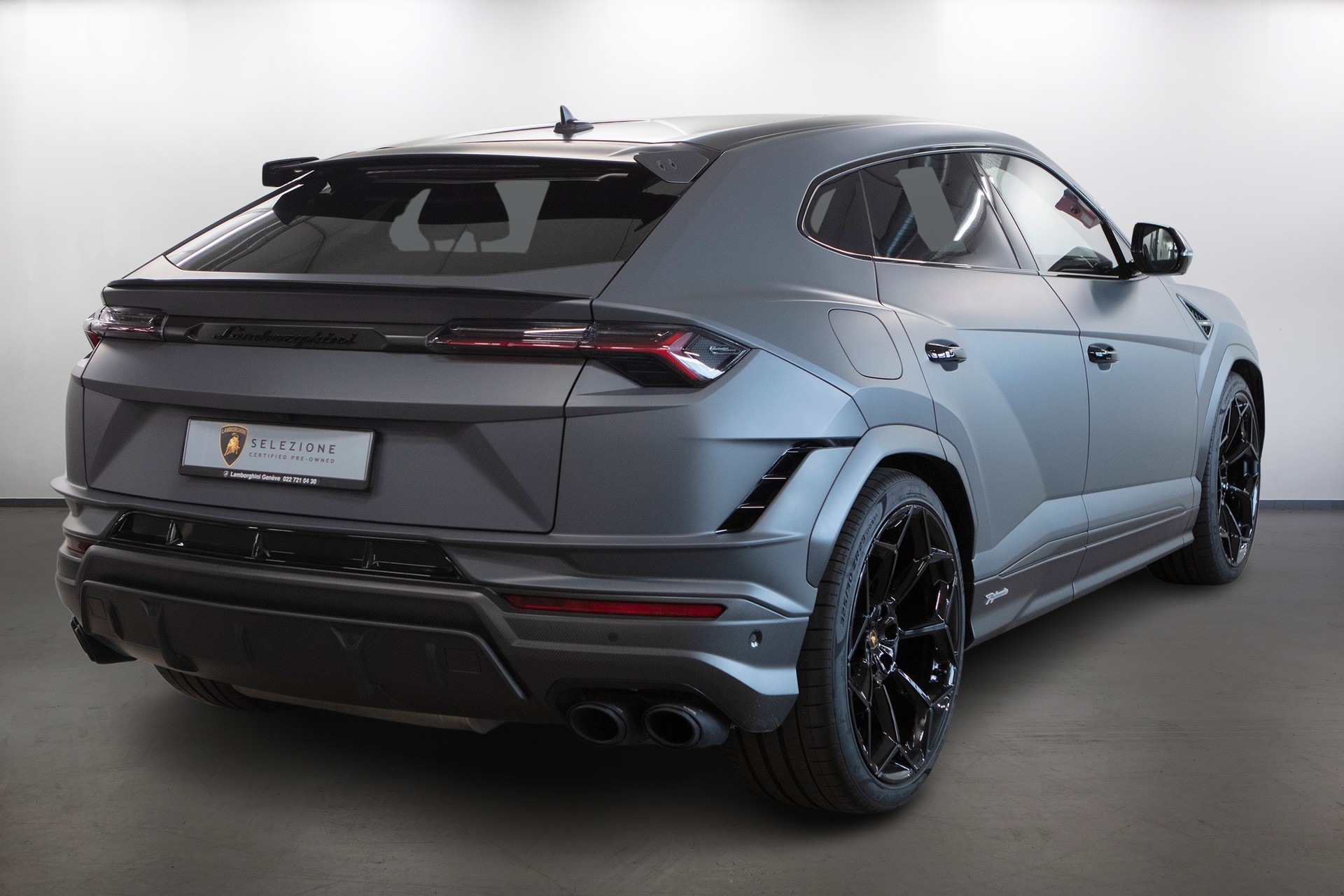 LAMBORGHINI Urus Performante-showroom-element-2