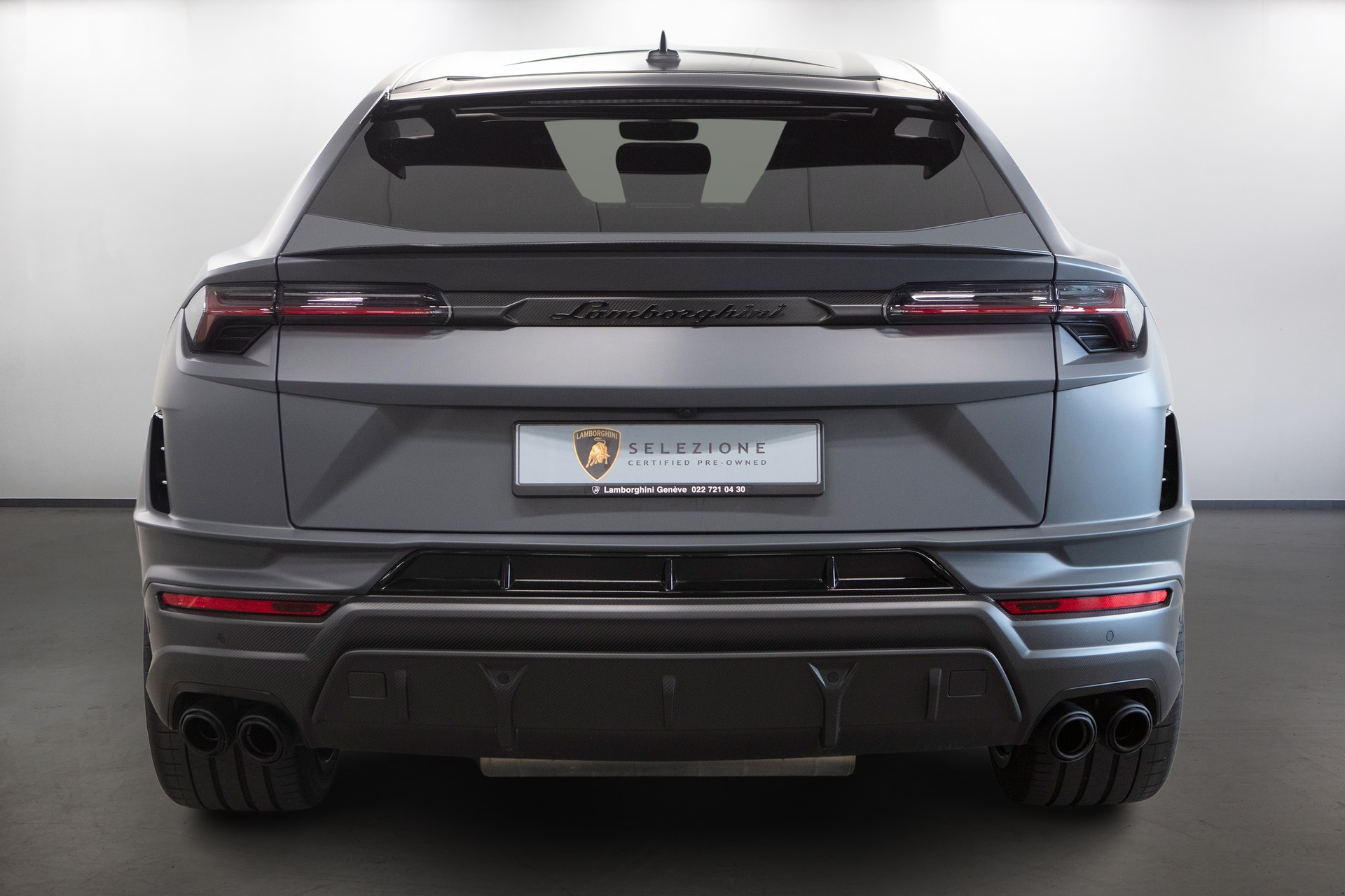 LAMBORGHINI Urus Performante-showroom-element-3